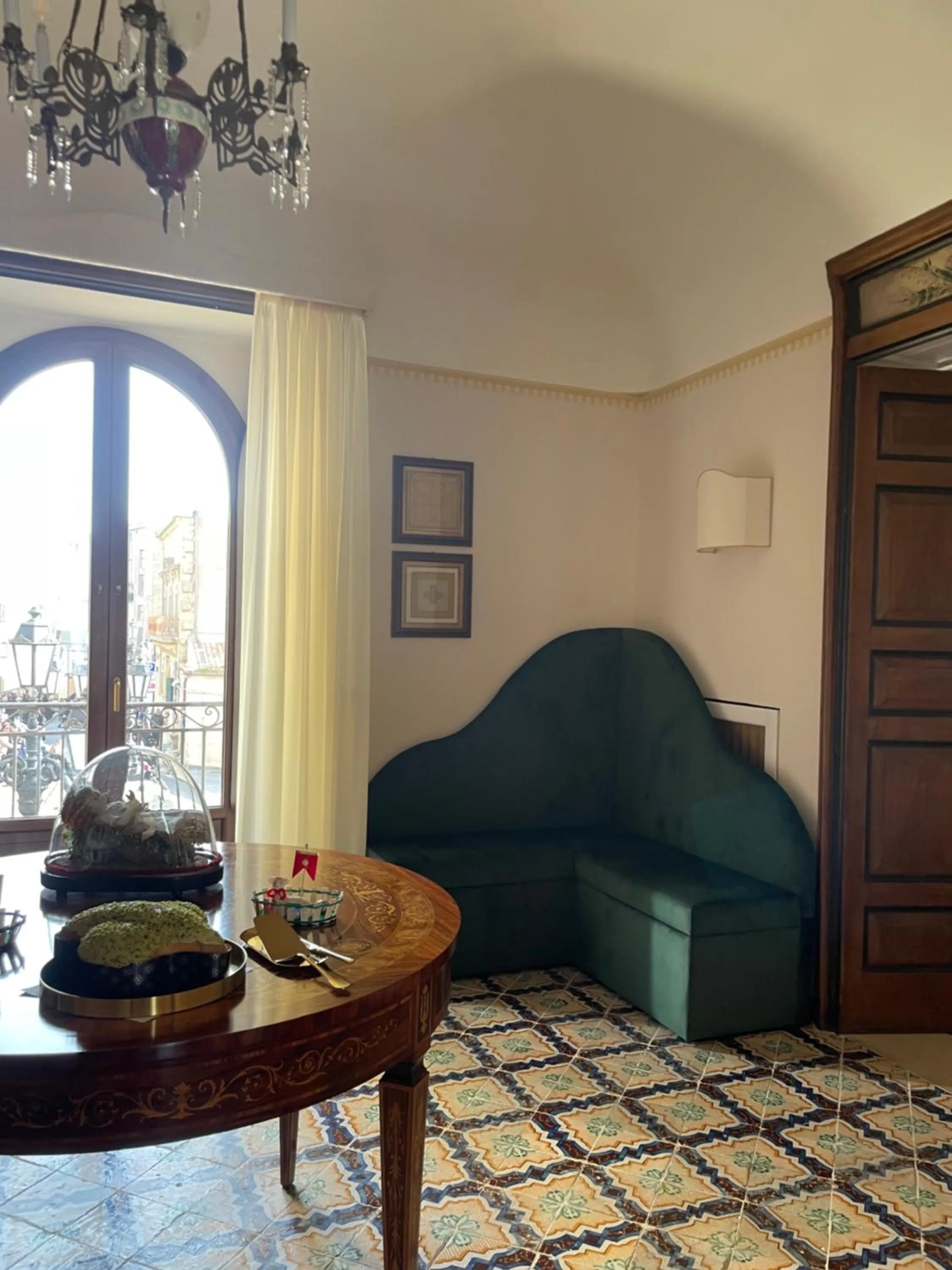 Communal lounge/ TV room in Dimora del Duomo