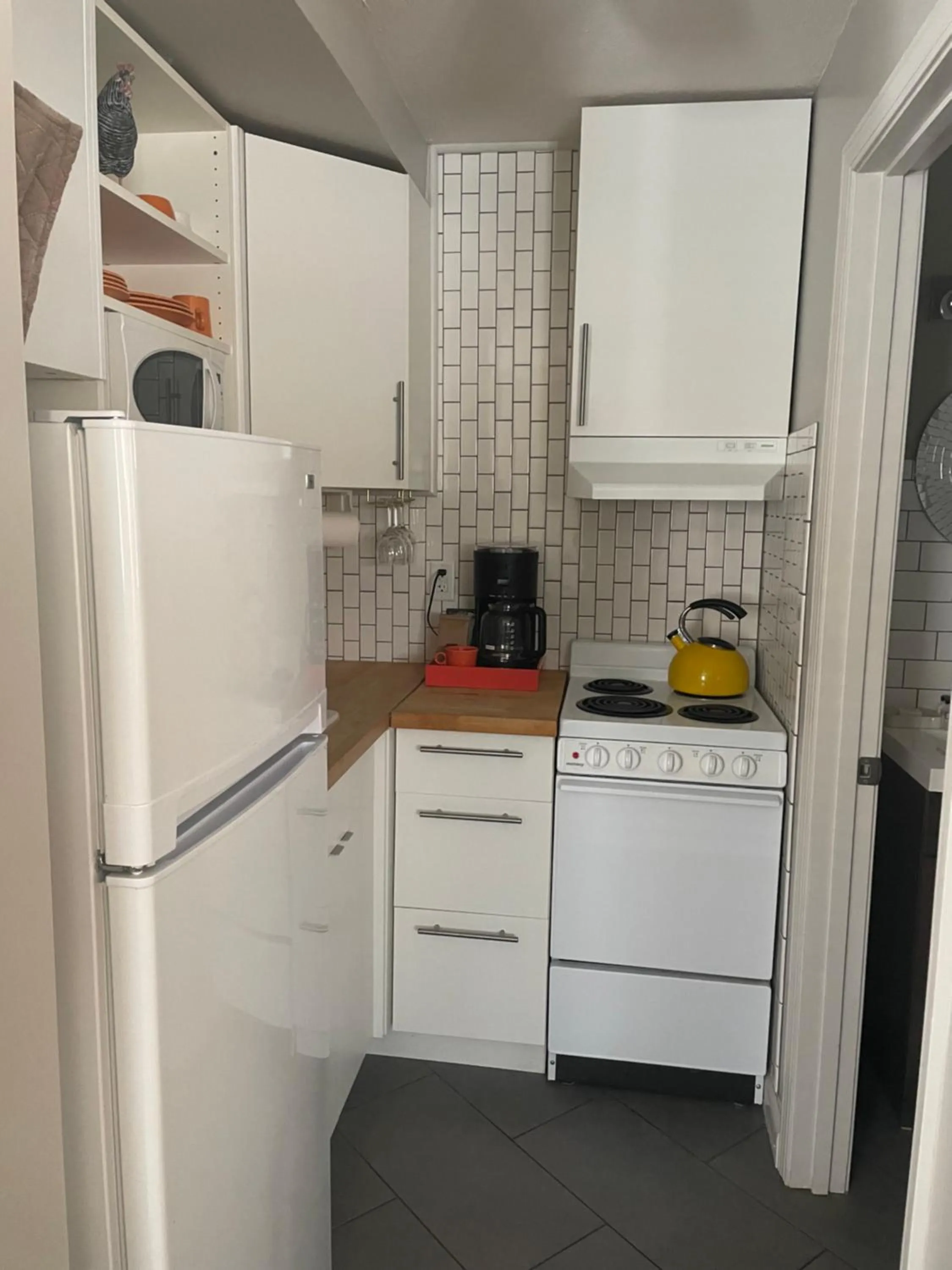 Kitchen or kitchenette in Modern Homestead Guest House