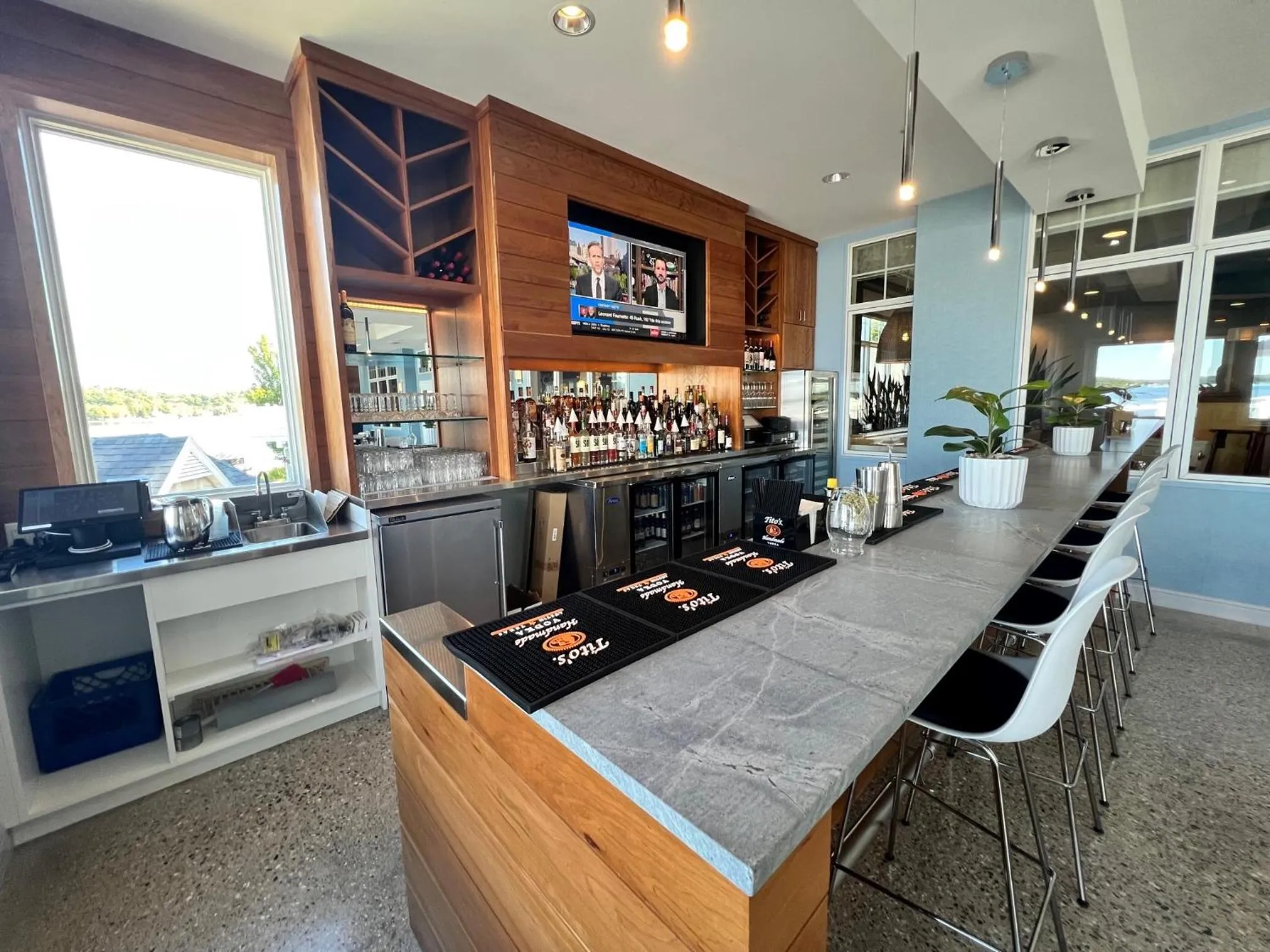 Restaurant/places to eat in Bay Pointe Inn