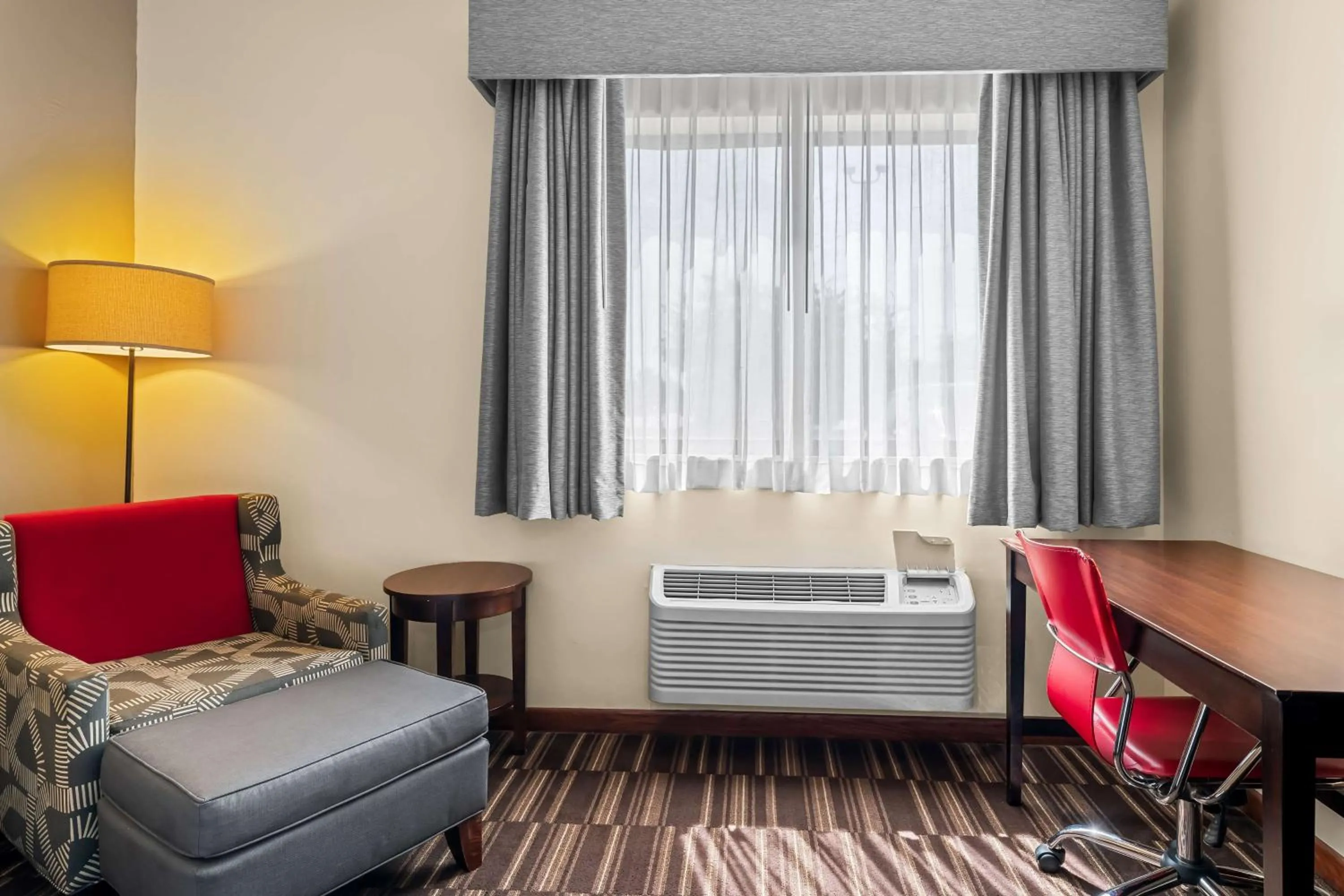 Bedroom, Bed in Best Western University Inn