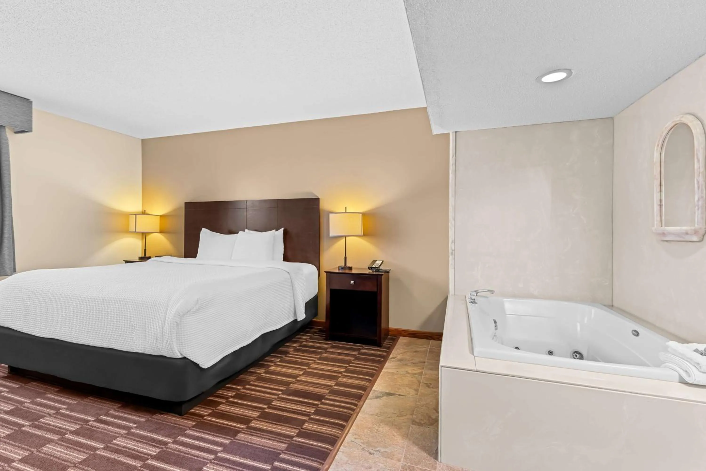 Photo of the whole room, Bed in Best Western University Inn