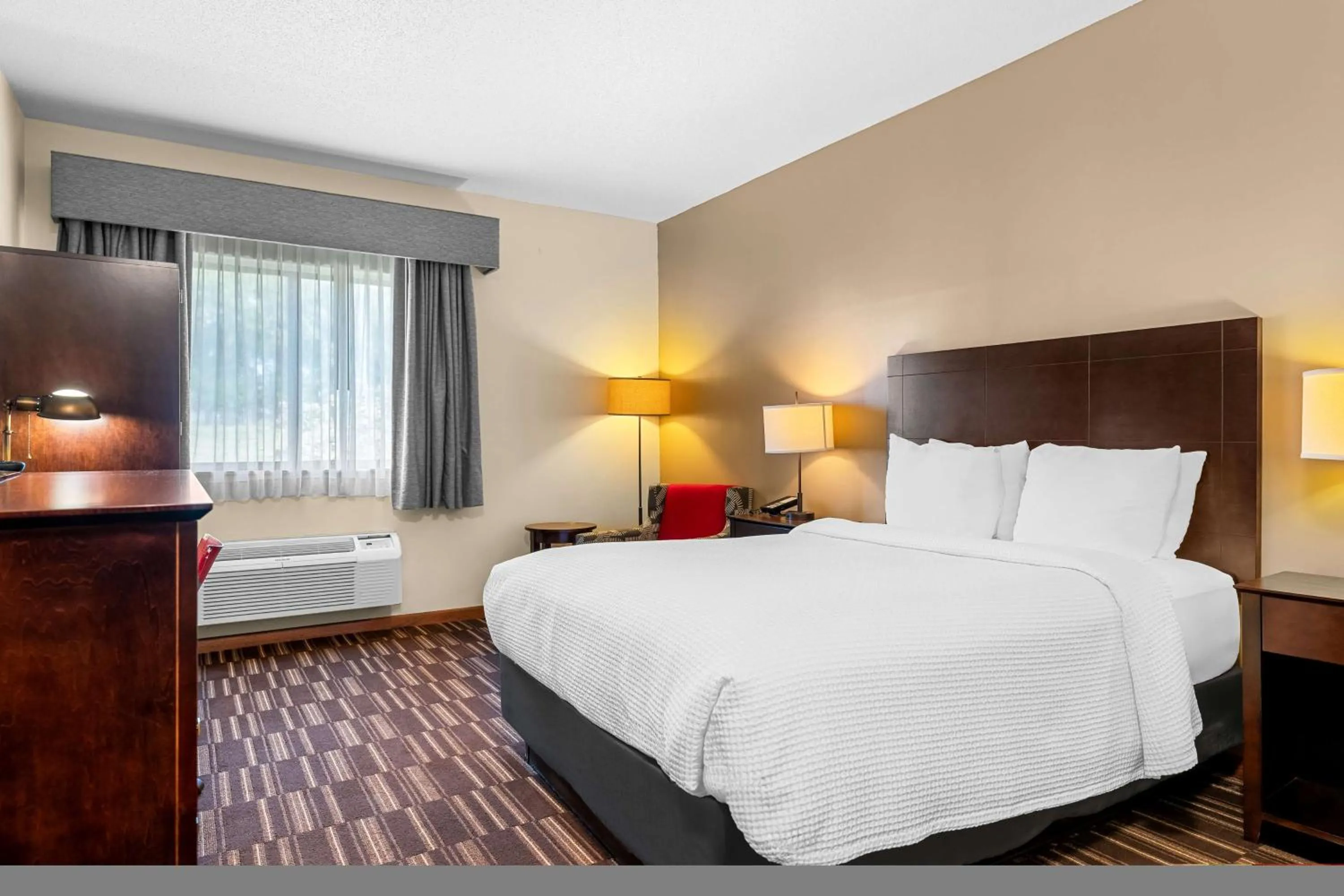 Bedroom, Bed in Best Western University Inn