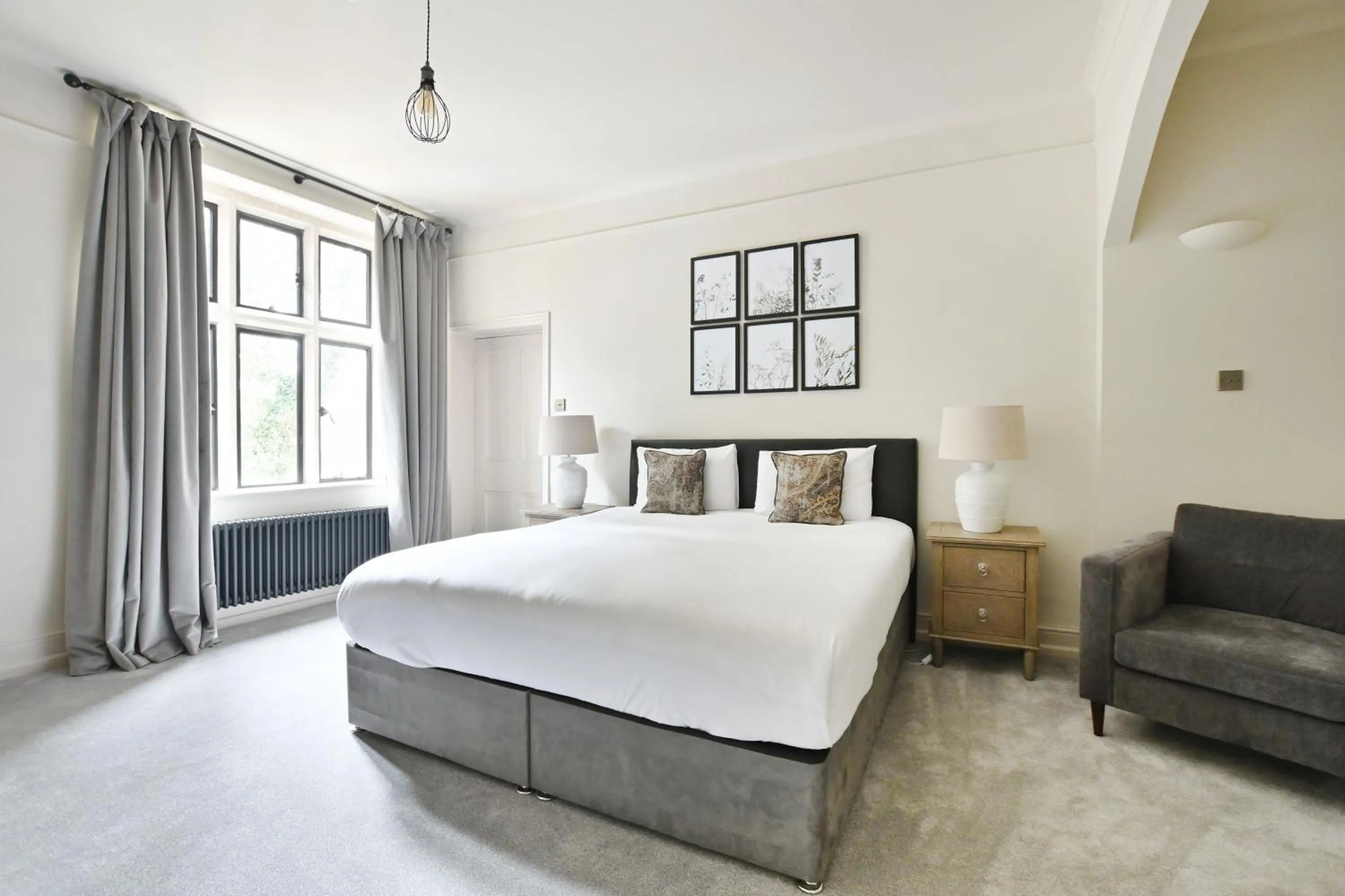 Bed in Stanton Manor Hotel