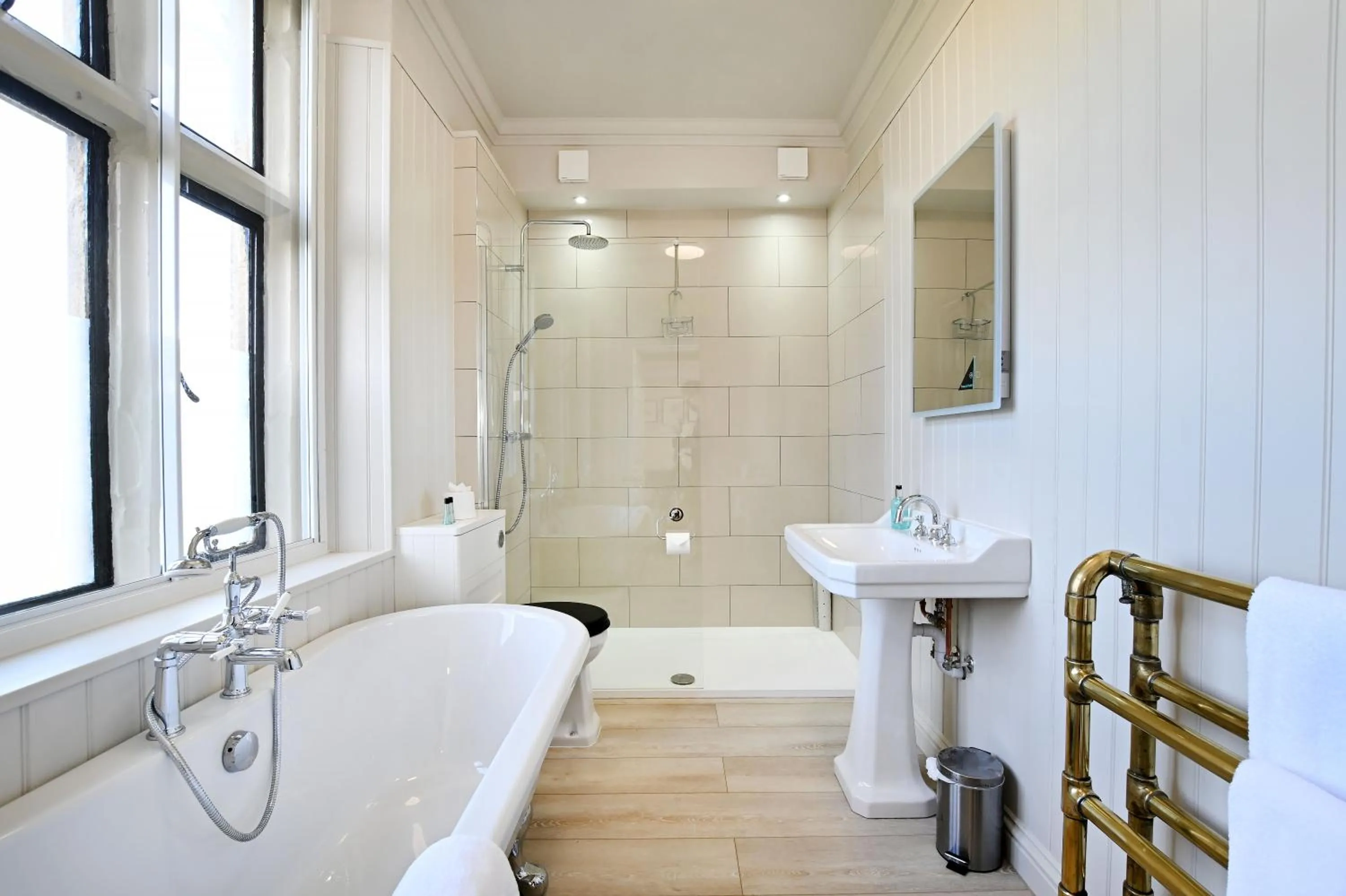 Shower in Stanton Manor Hotel