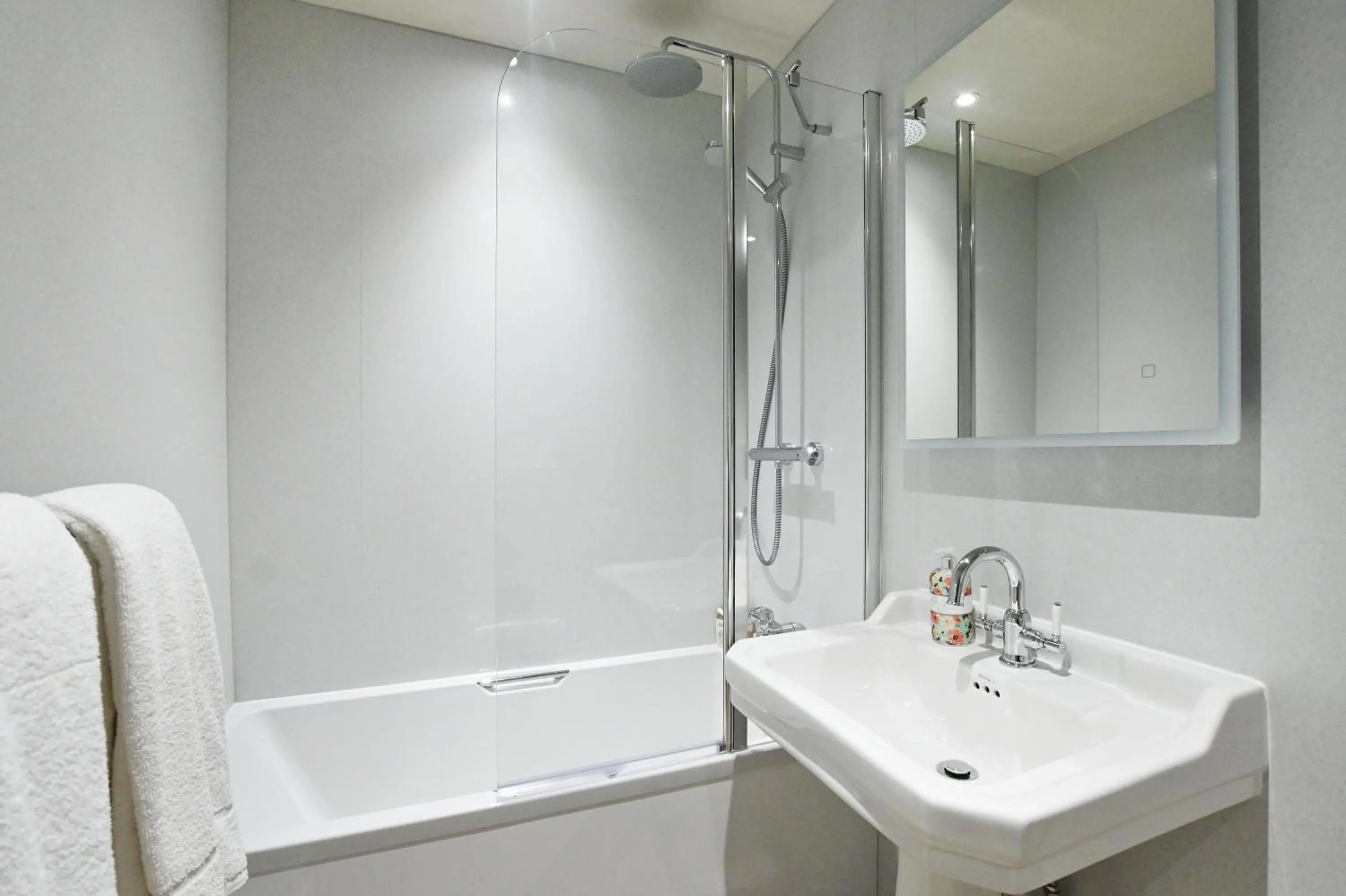 Bathroom in Stanton Manor Hotel