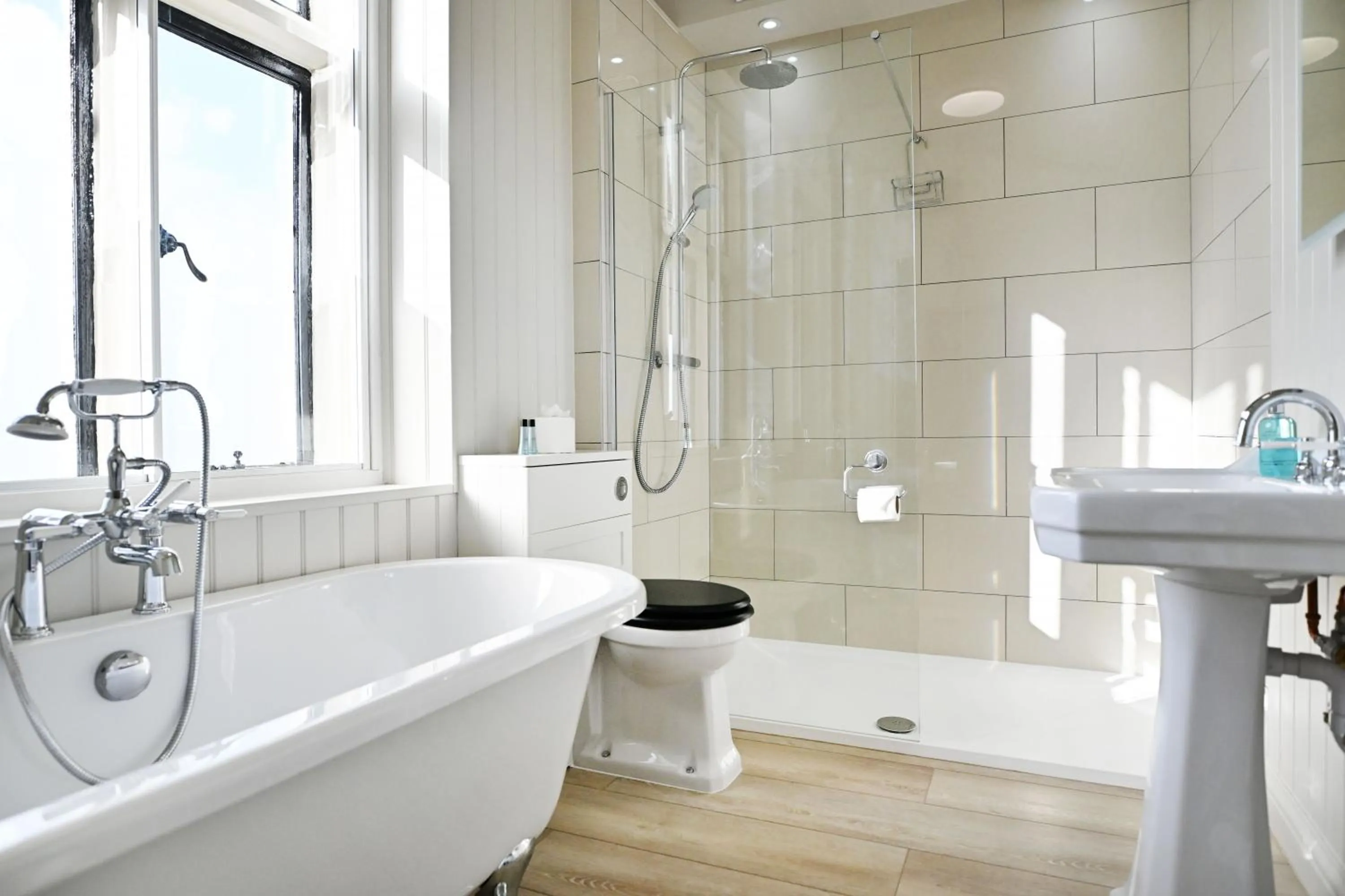 Shower in Stanton Manor Hotel