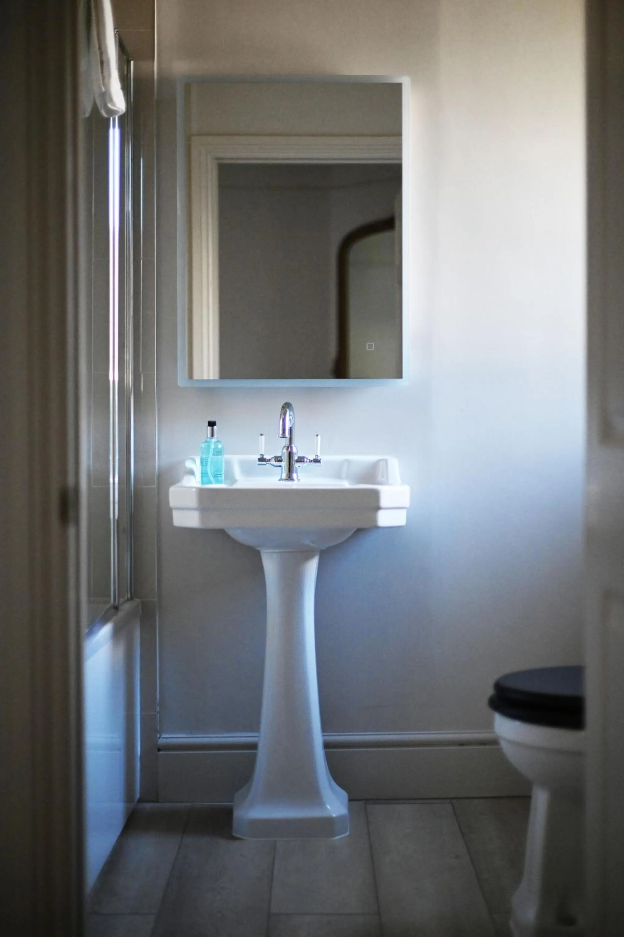 Bathroom in Stanton Manor Hotel