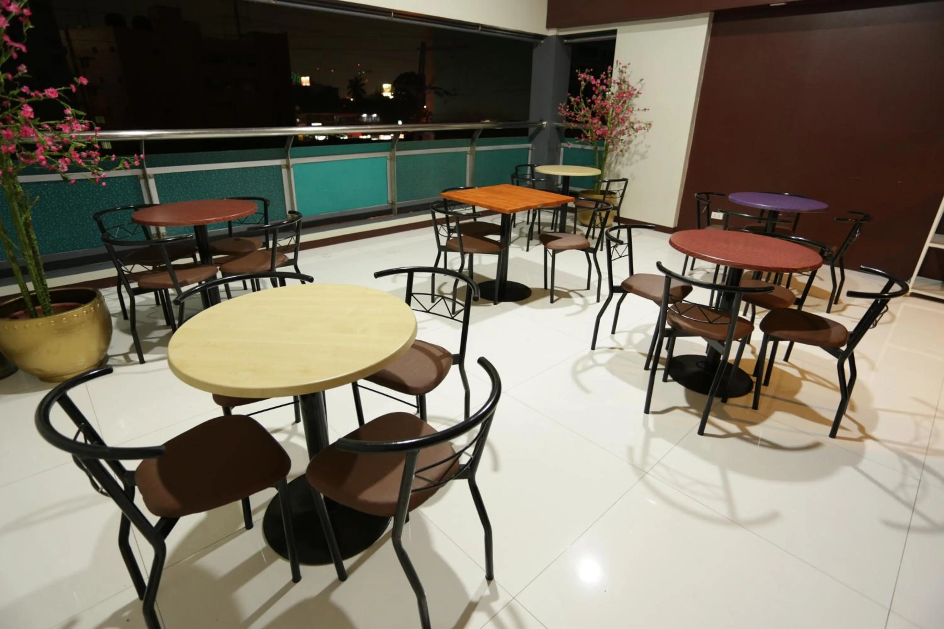 Restaurant/places to eat in Sulit Place