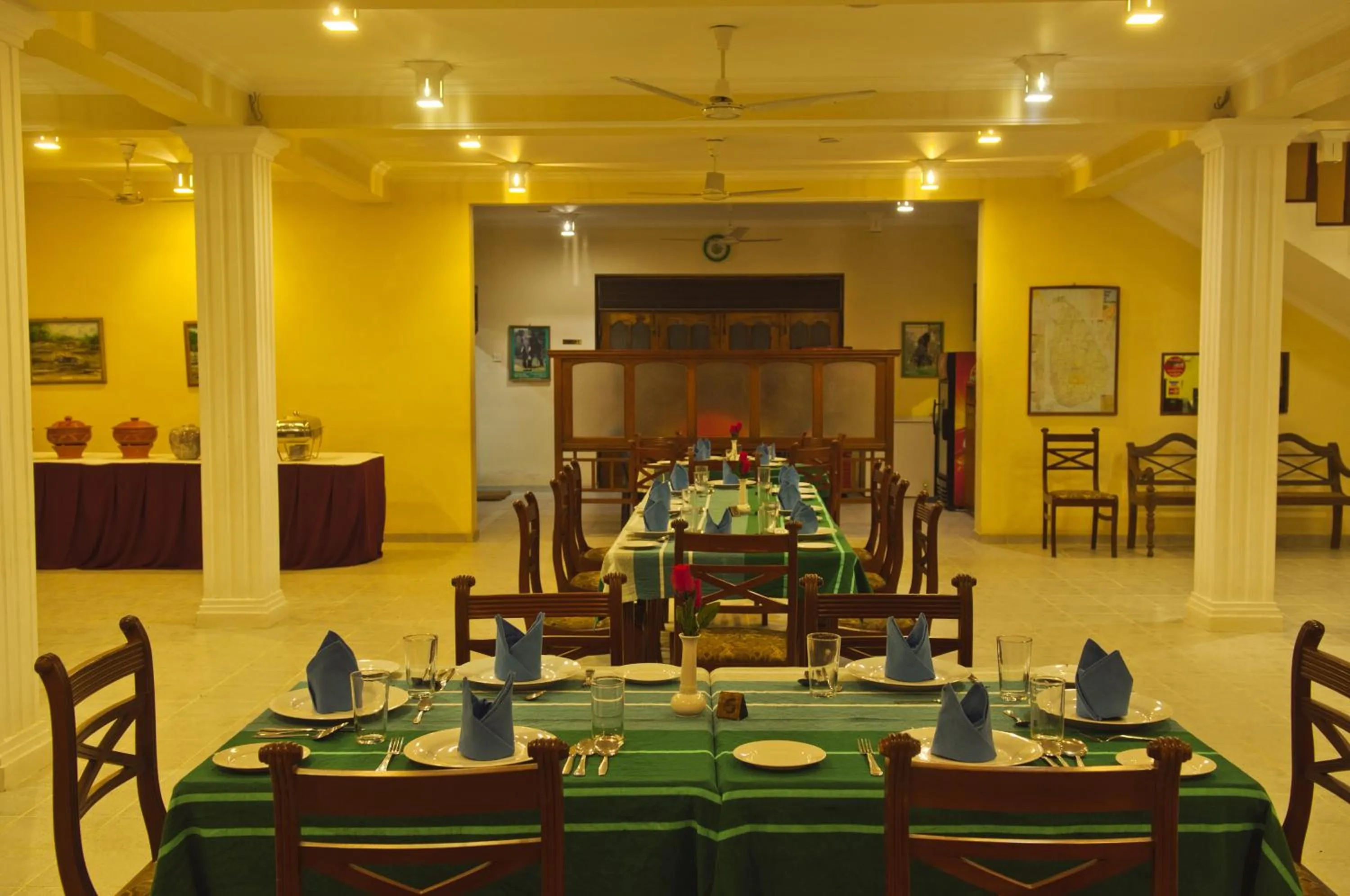 Restaurant/places to eat in Hotel Sunflower