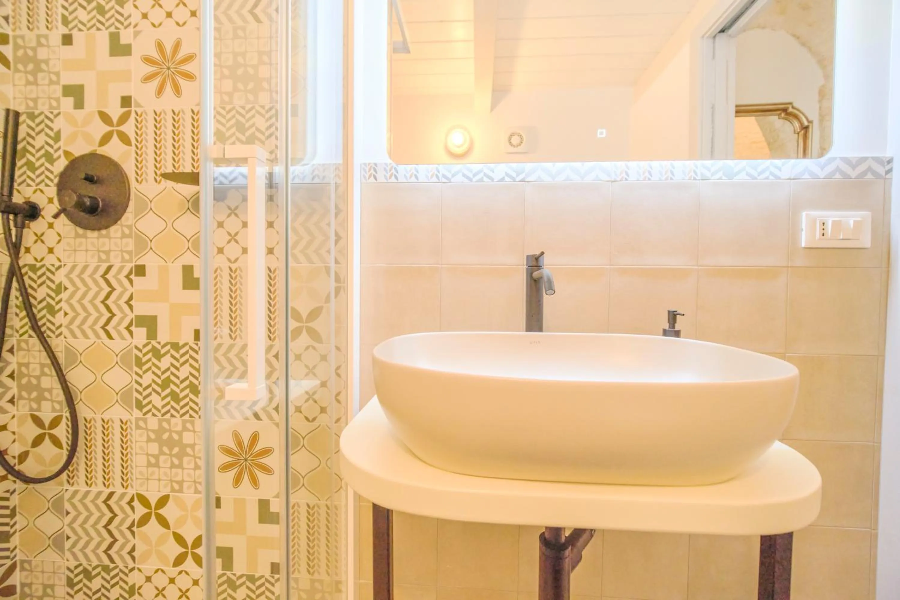 Shower in Palazzo Gentile