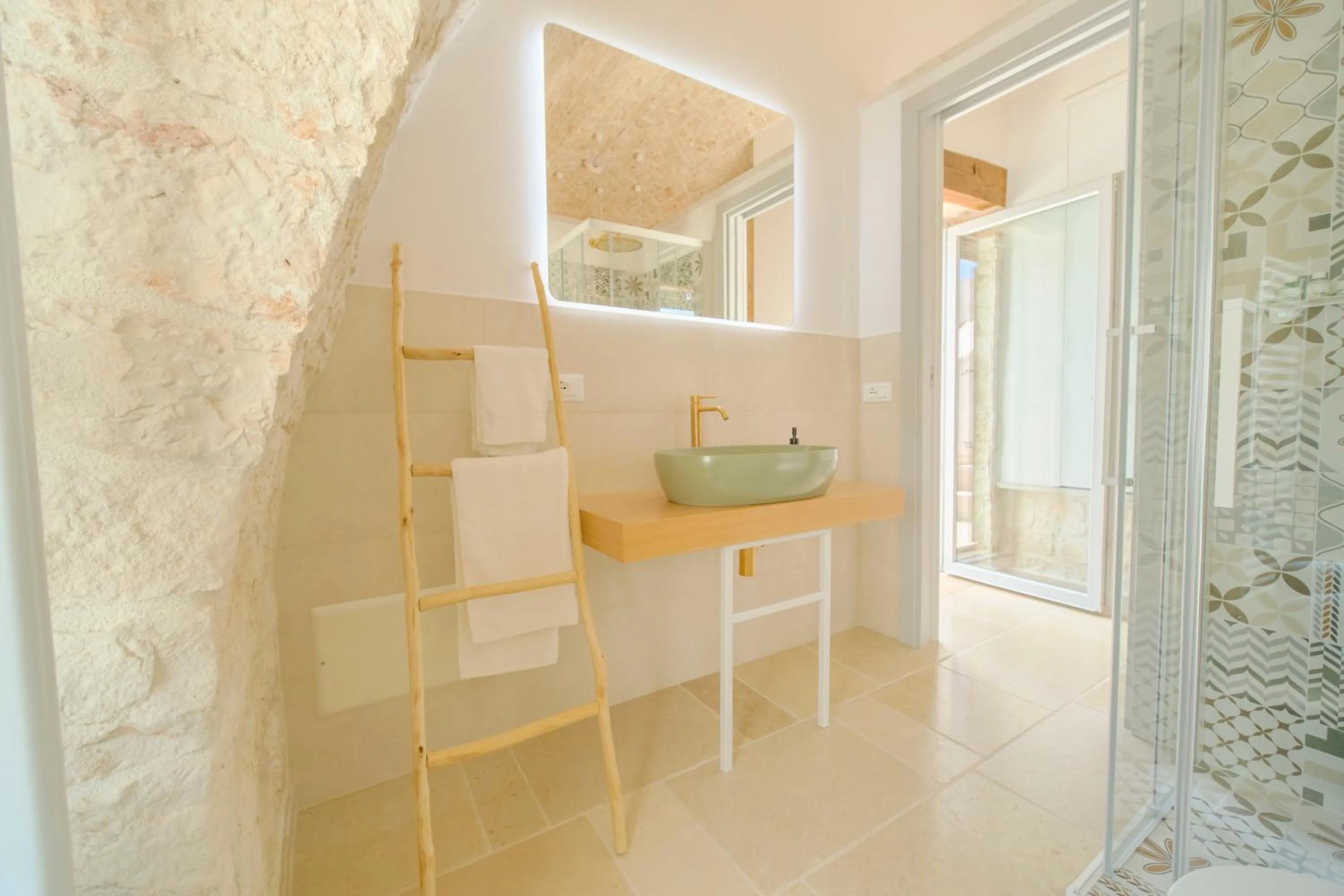 Shower in Palazzo Gentile