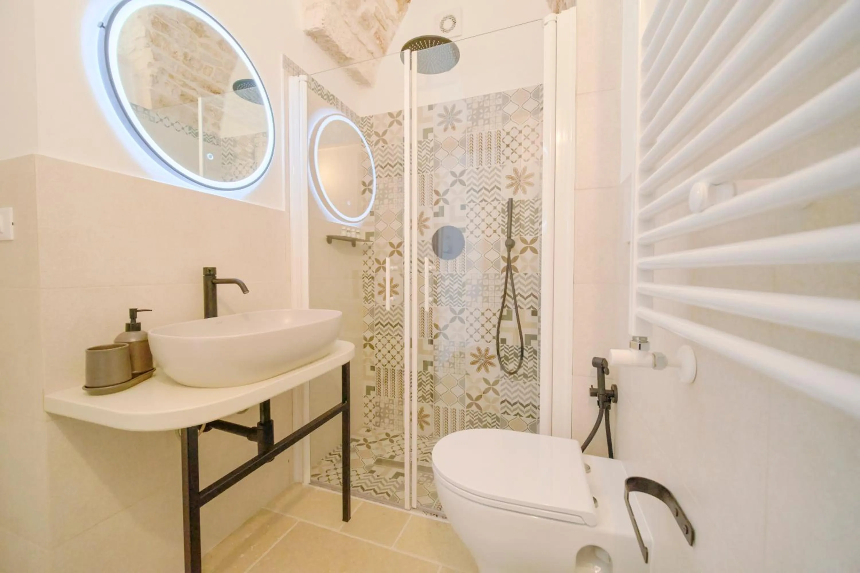 Shower in Palazzo Gentile