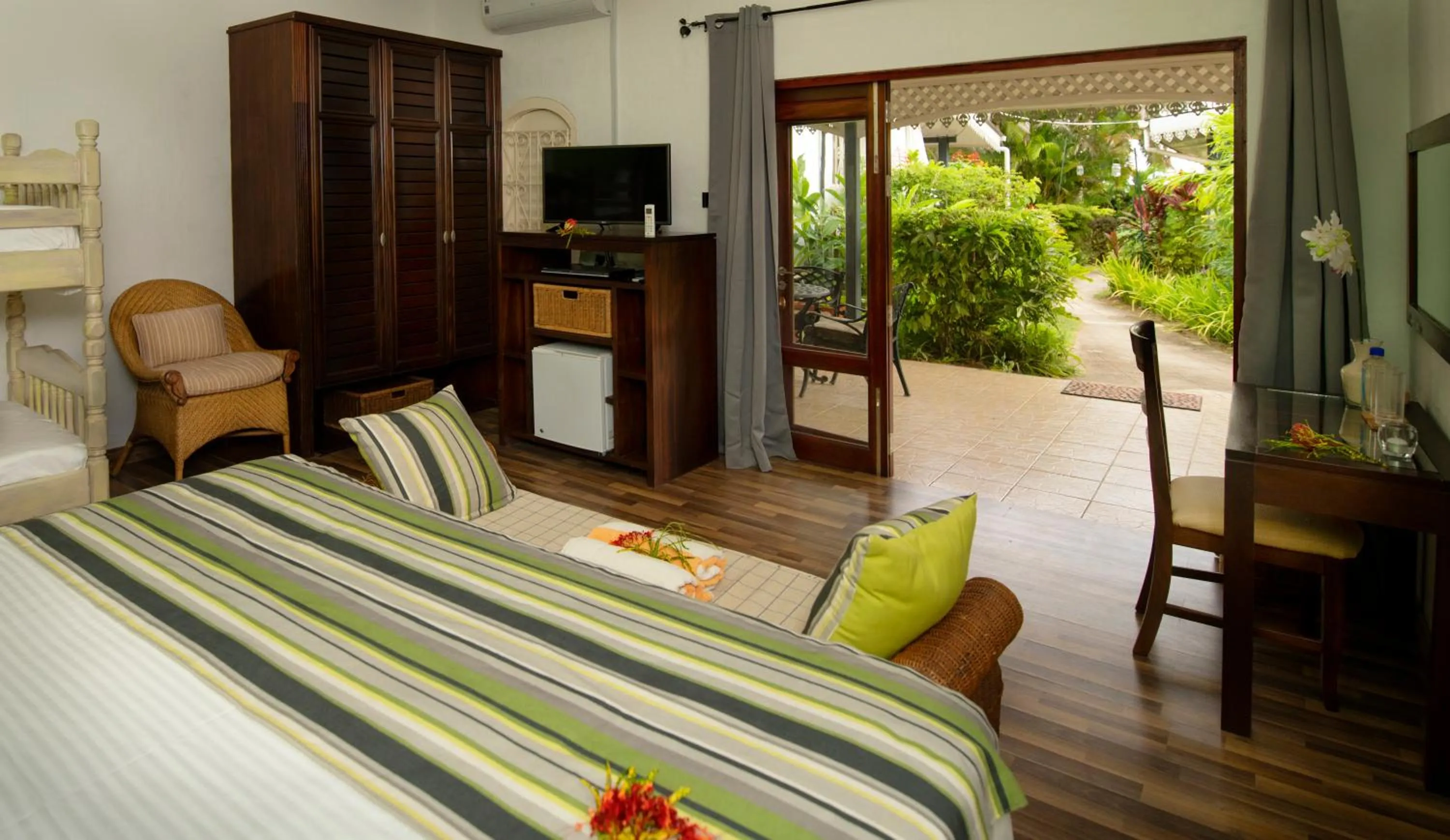 Bed in Auberge d'Anse Boileau & Restaurant Chez Plume