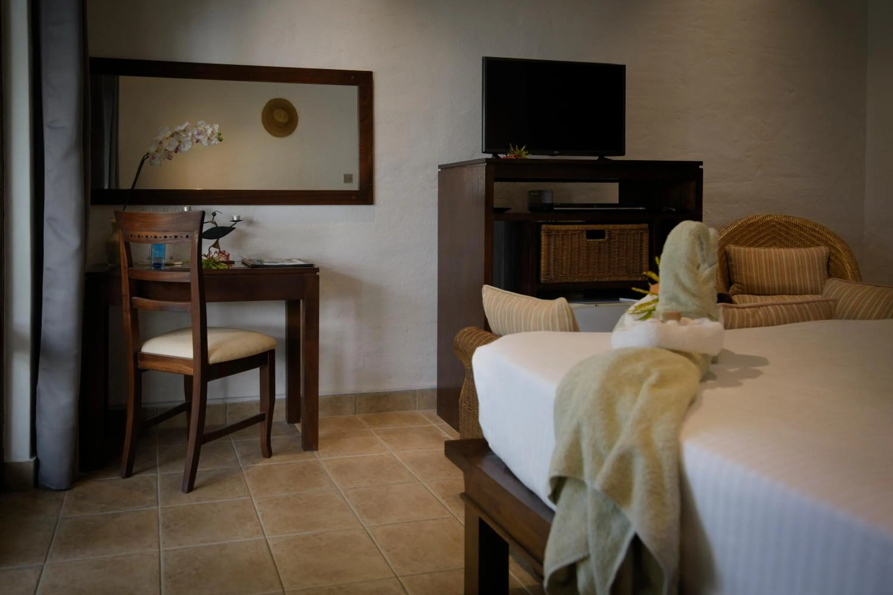 TV and multimedia, Bed in Auberge d'Anse Boileau & Restaurant Chez Plume