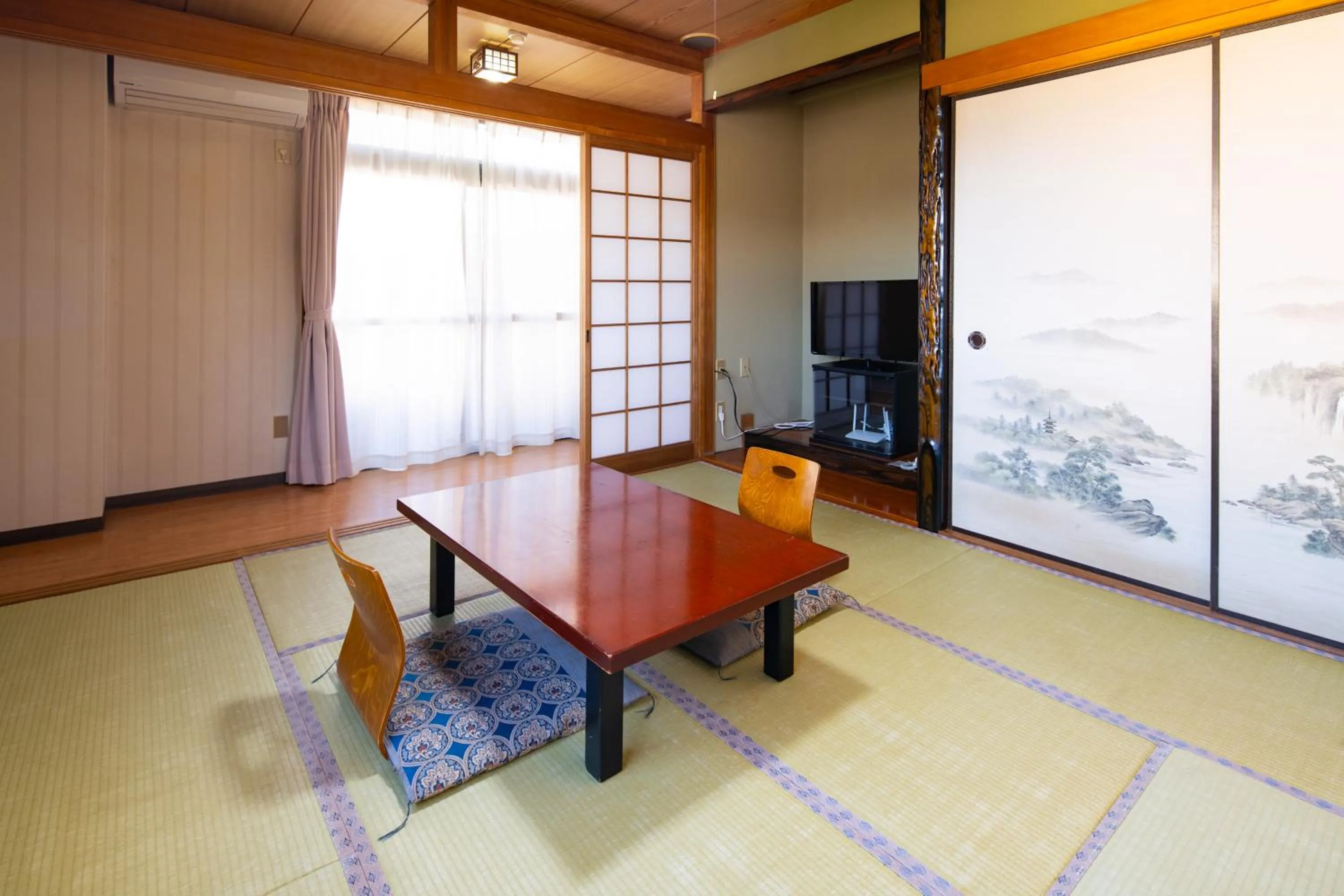 Photo of the whole room in Hozanso Beppu