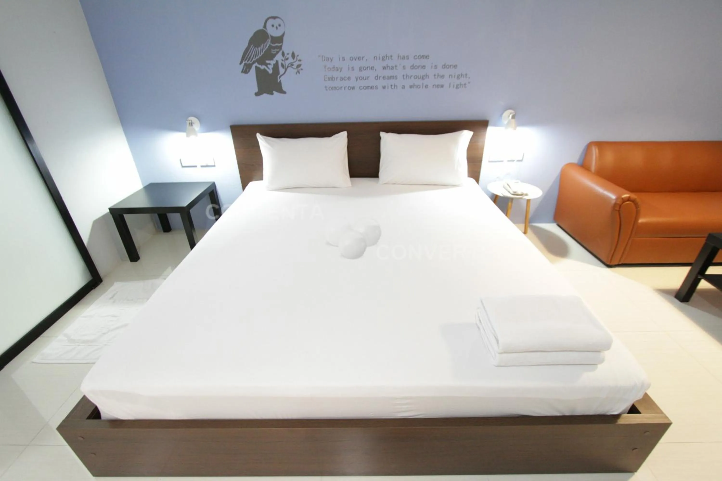 Bed in Eazy Motel B.a.n.g.n.a