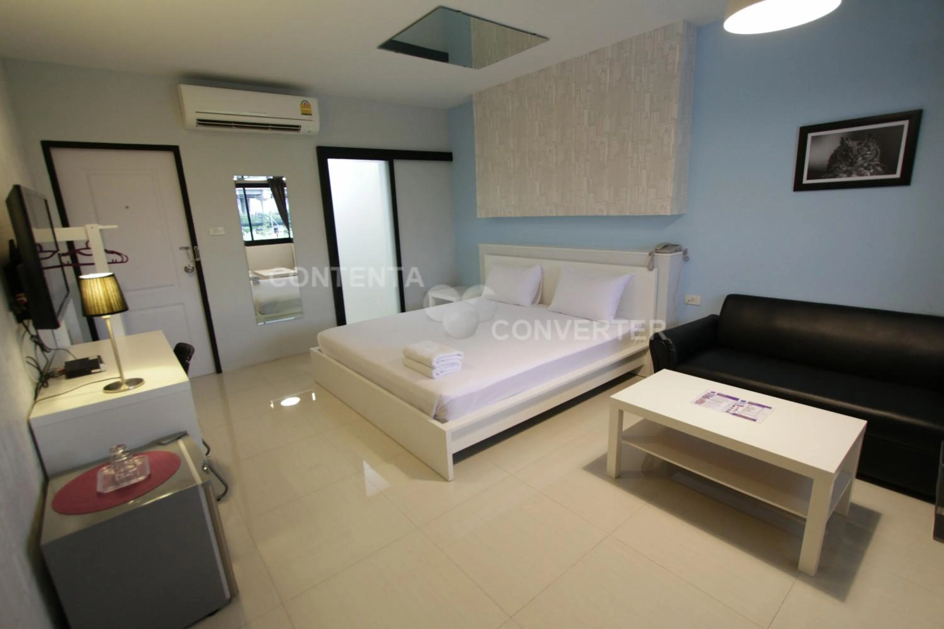 Bed in Eazy Motel B.a.n.g.n.a