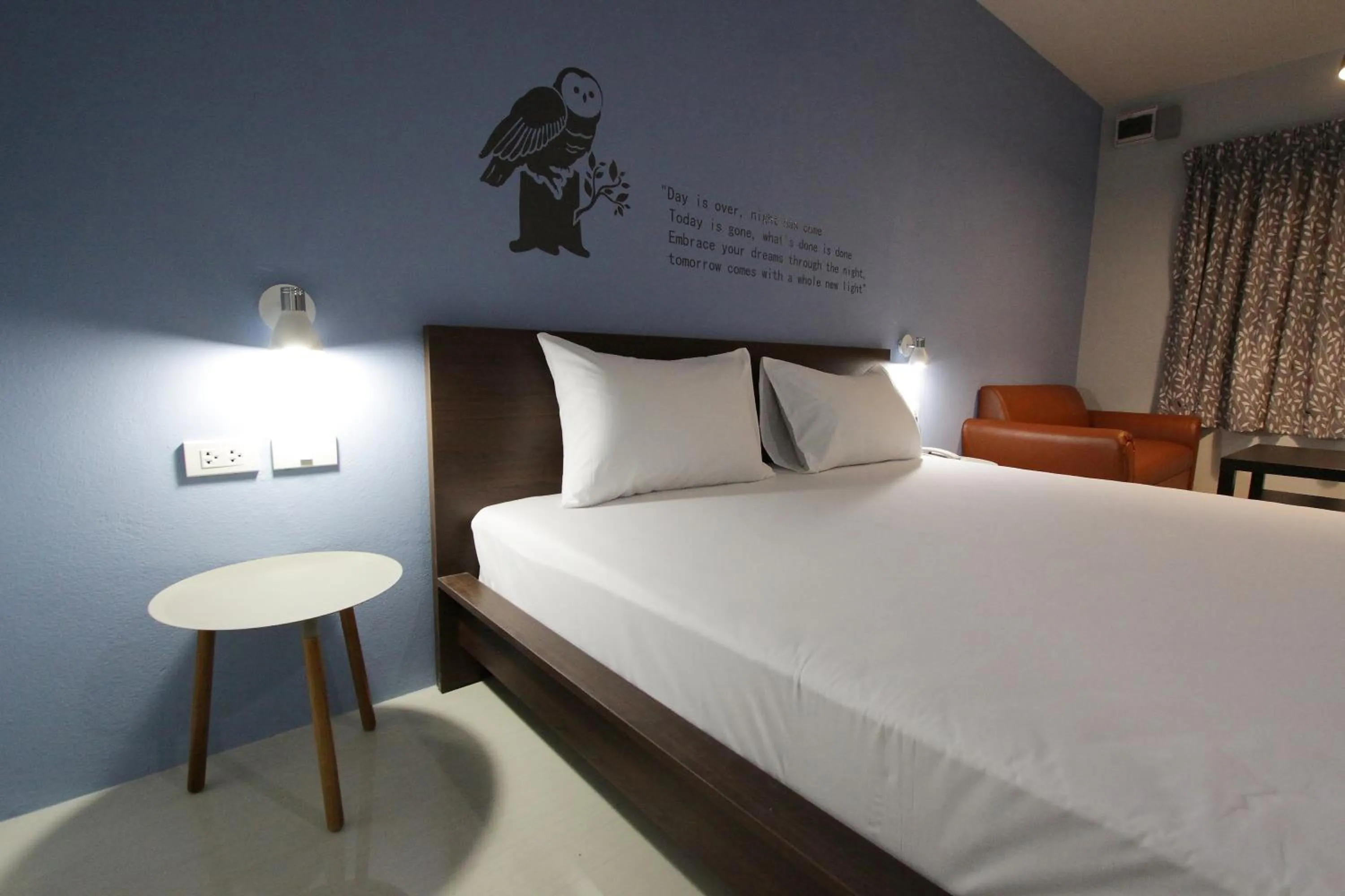 Bed in Eazy Motel B.a.n.g.n.a