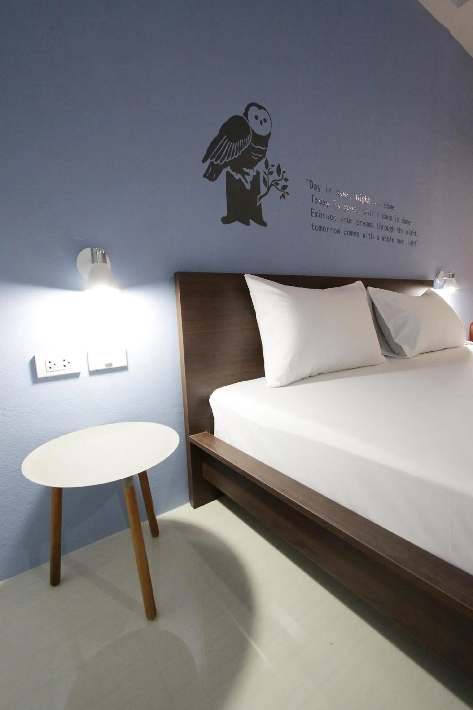 Bed in Eazy Motel B.a.n.g.n.a