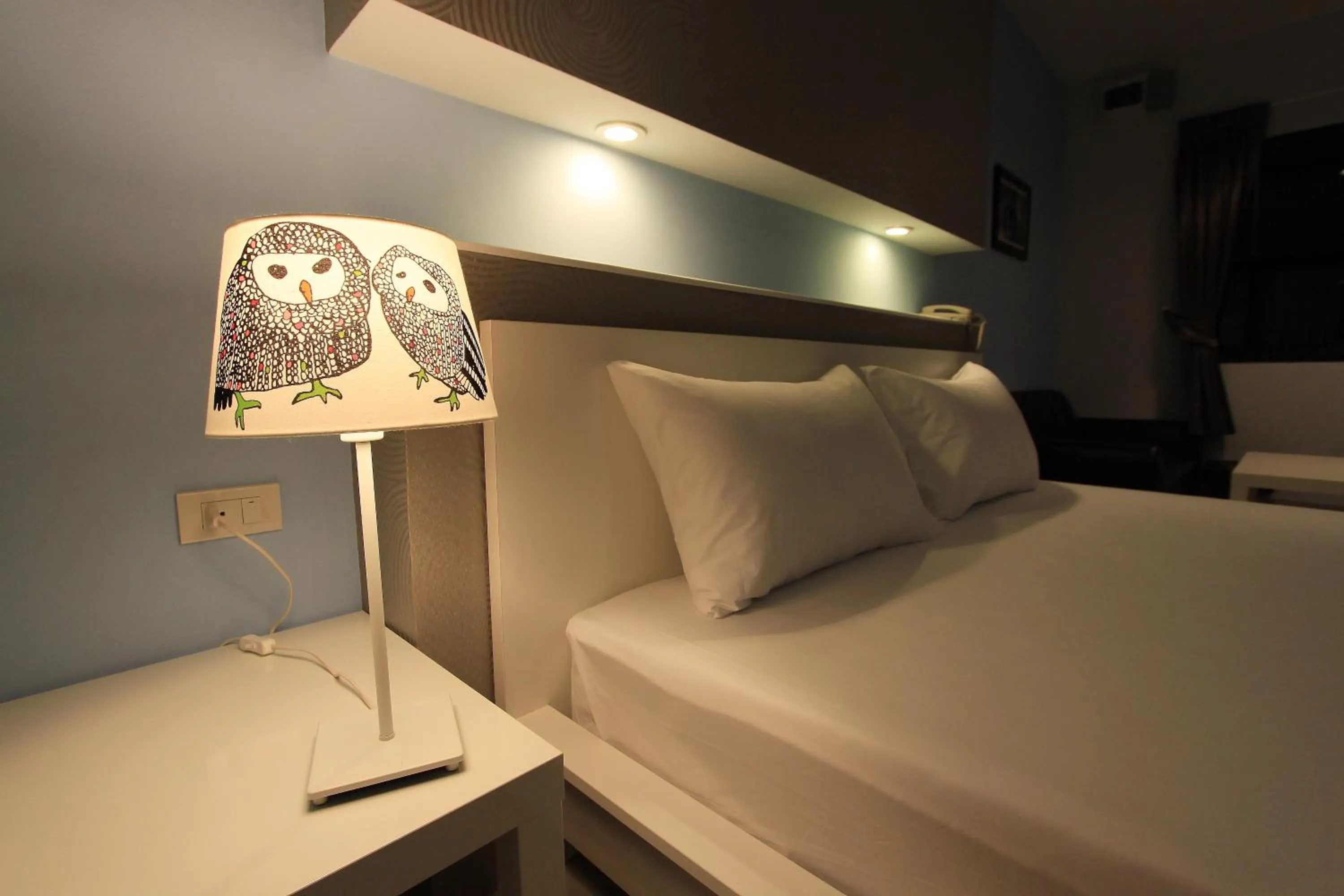 Bed in Eazy Motel B.a.n.g.n.a