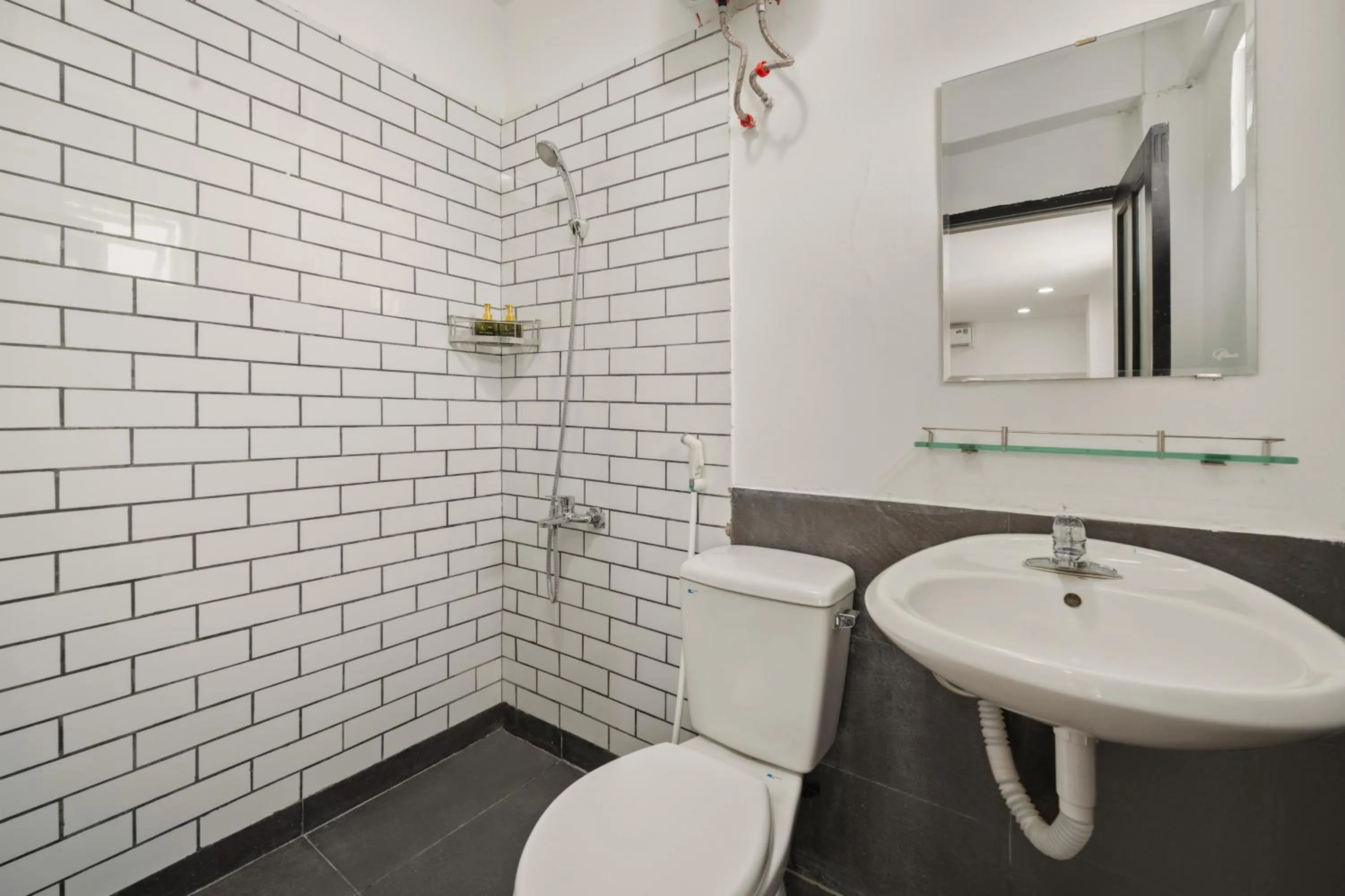 Toilet in KLY Boutique Hotel Hue