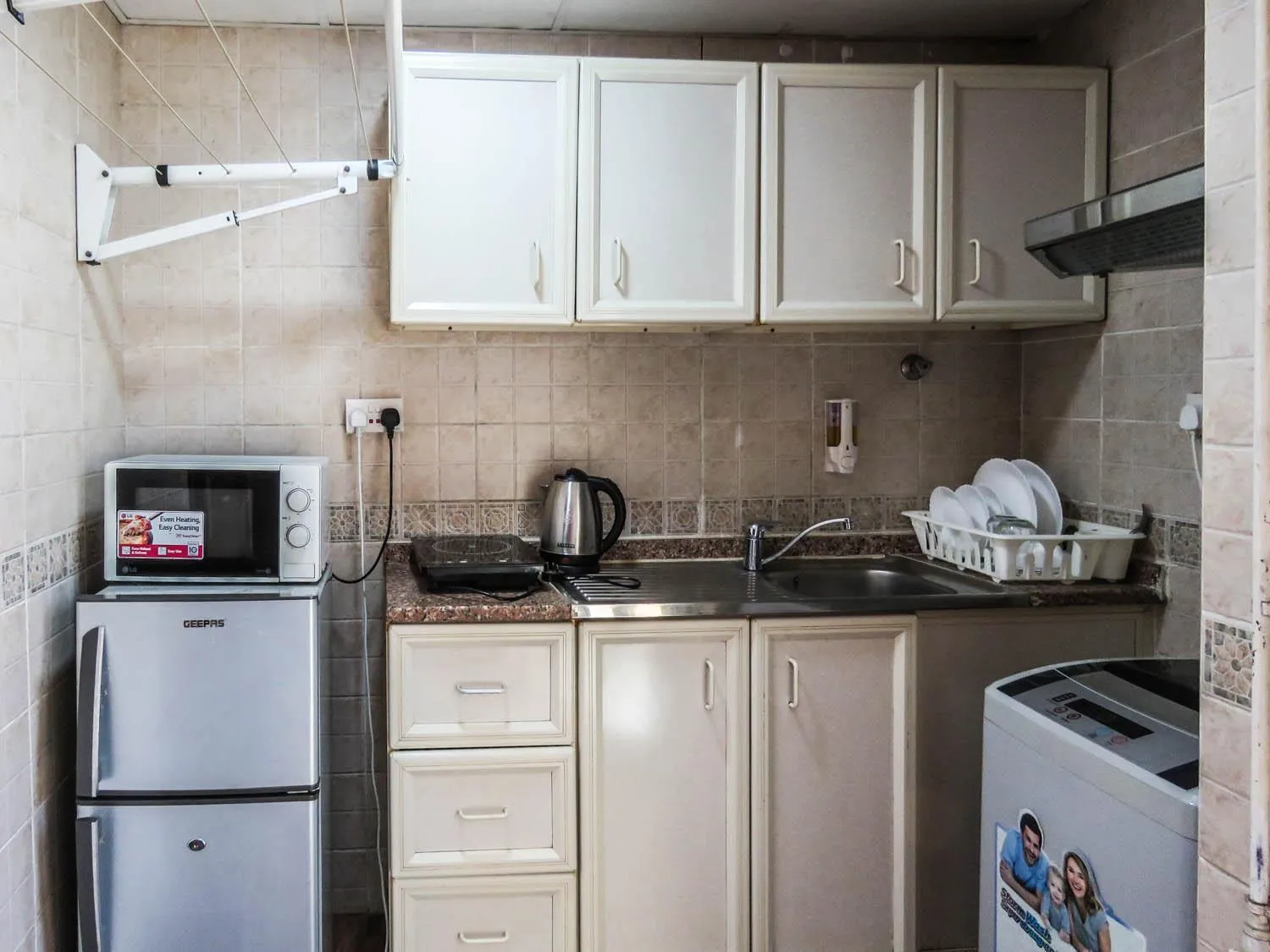 Kitchen or kitchenette in Al Ferdous Hotel Apartment