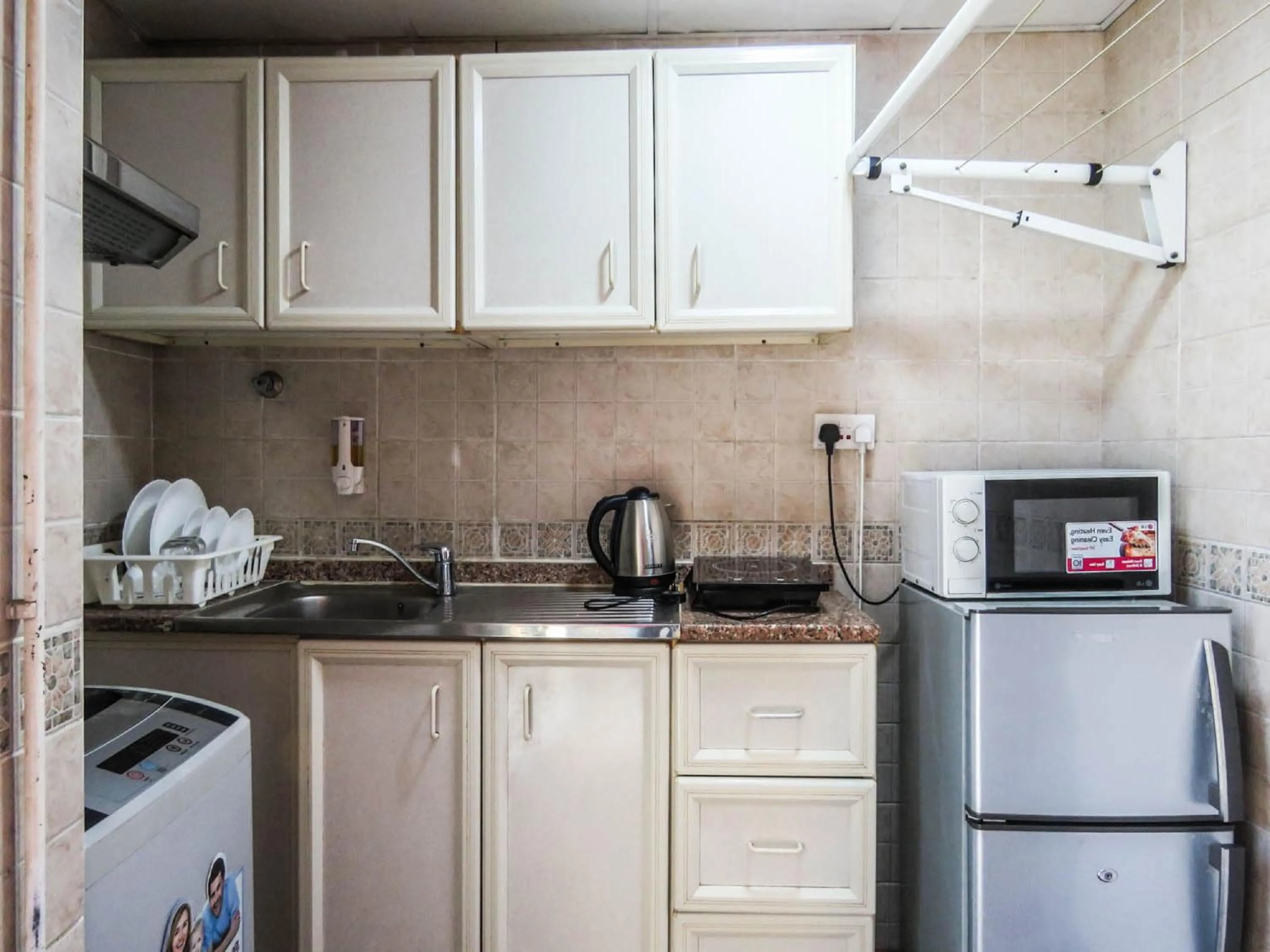 Kitchen or kitchenette in Al Ferdous Hotel Apartment