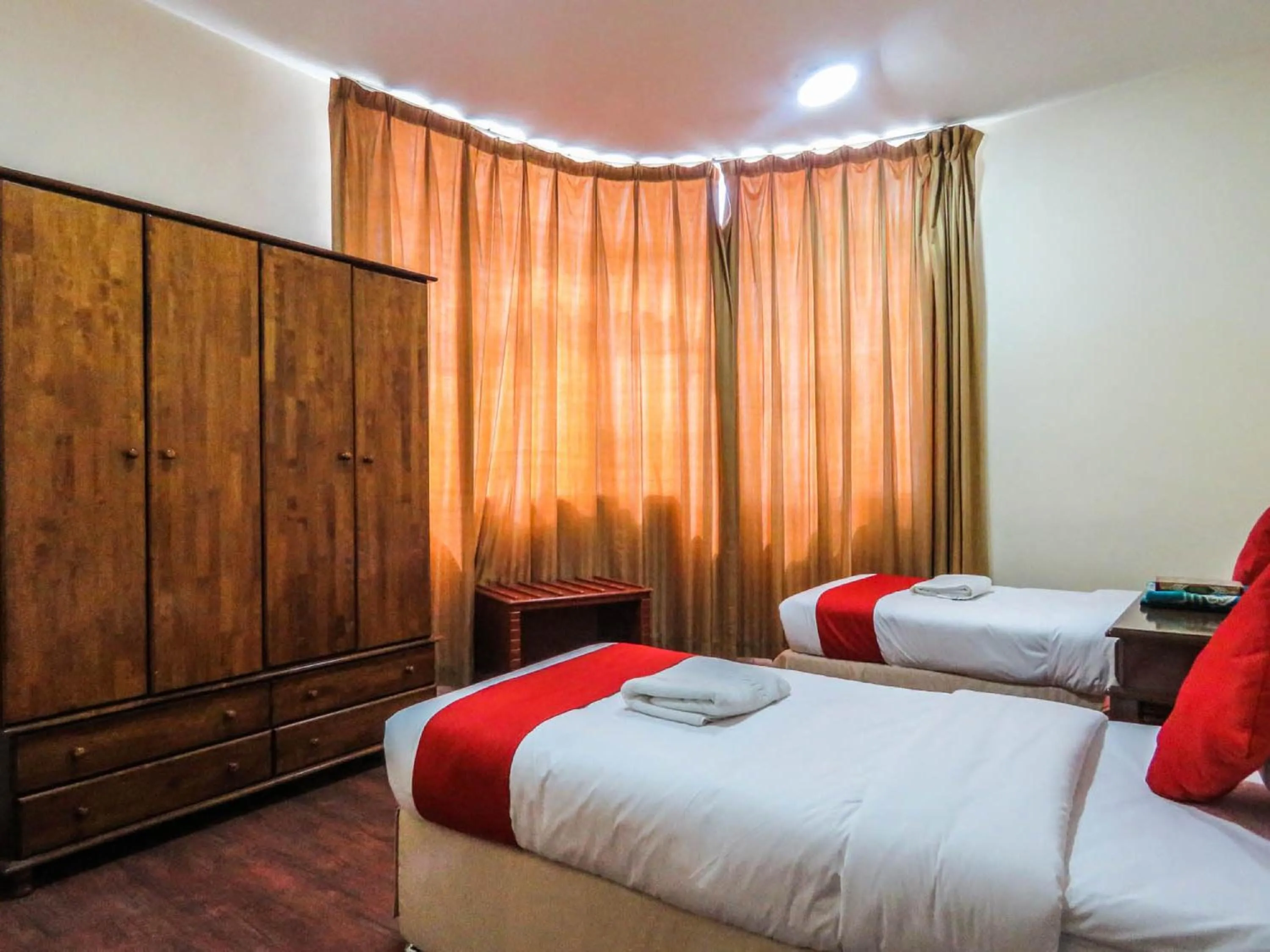 Photo of the whole room, Bed in Al Ferdous Hotel Apartment