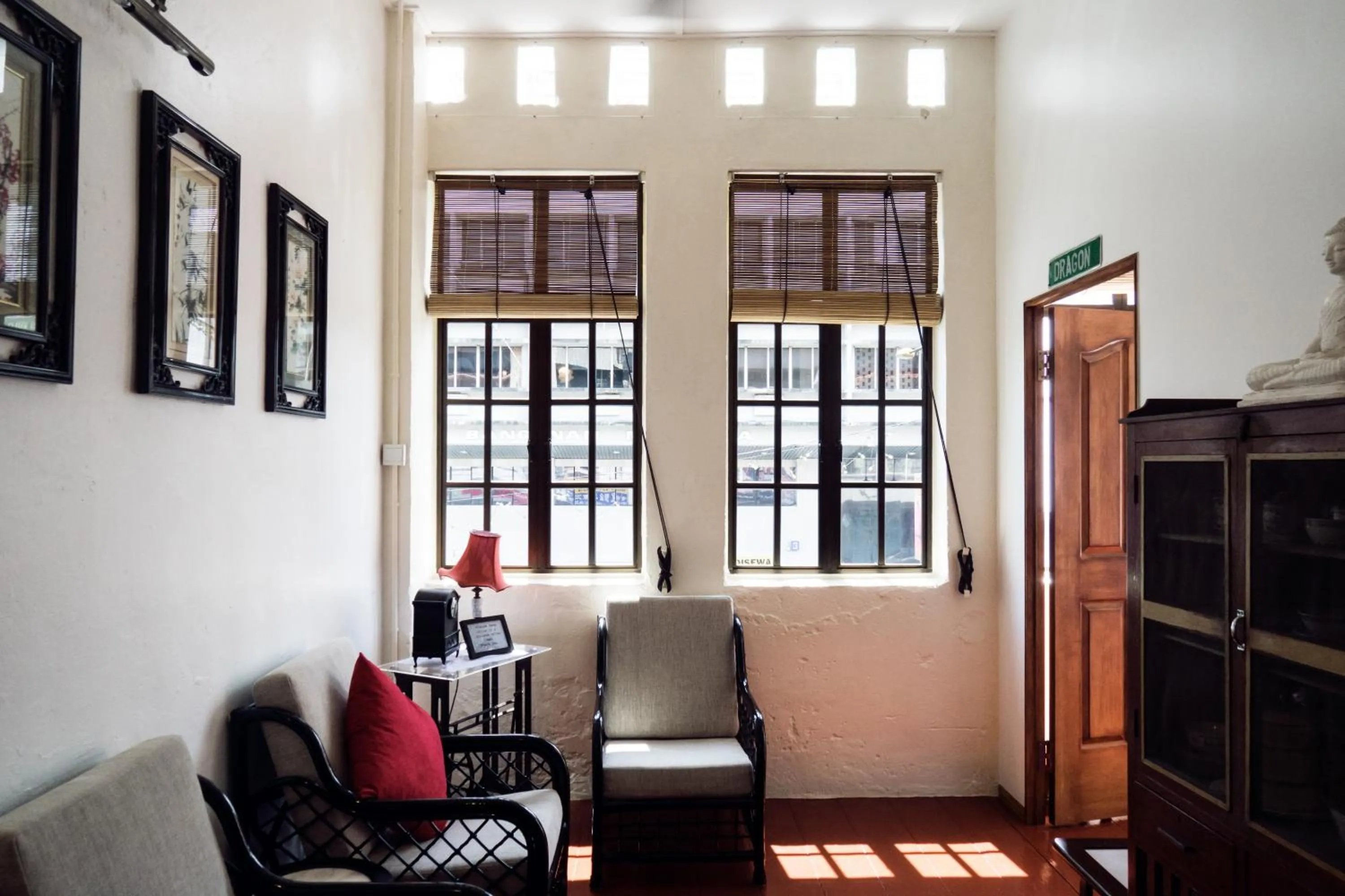 Communal lounge/ TV room in Sojourn Beds & Cafe