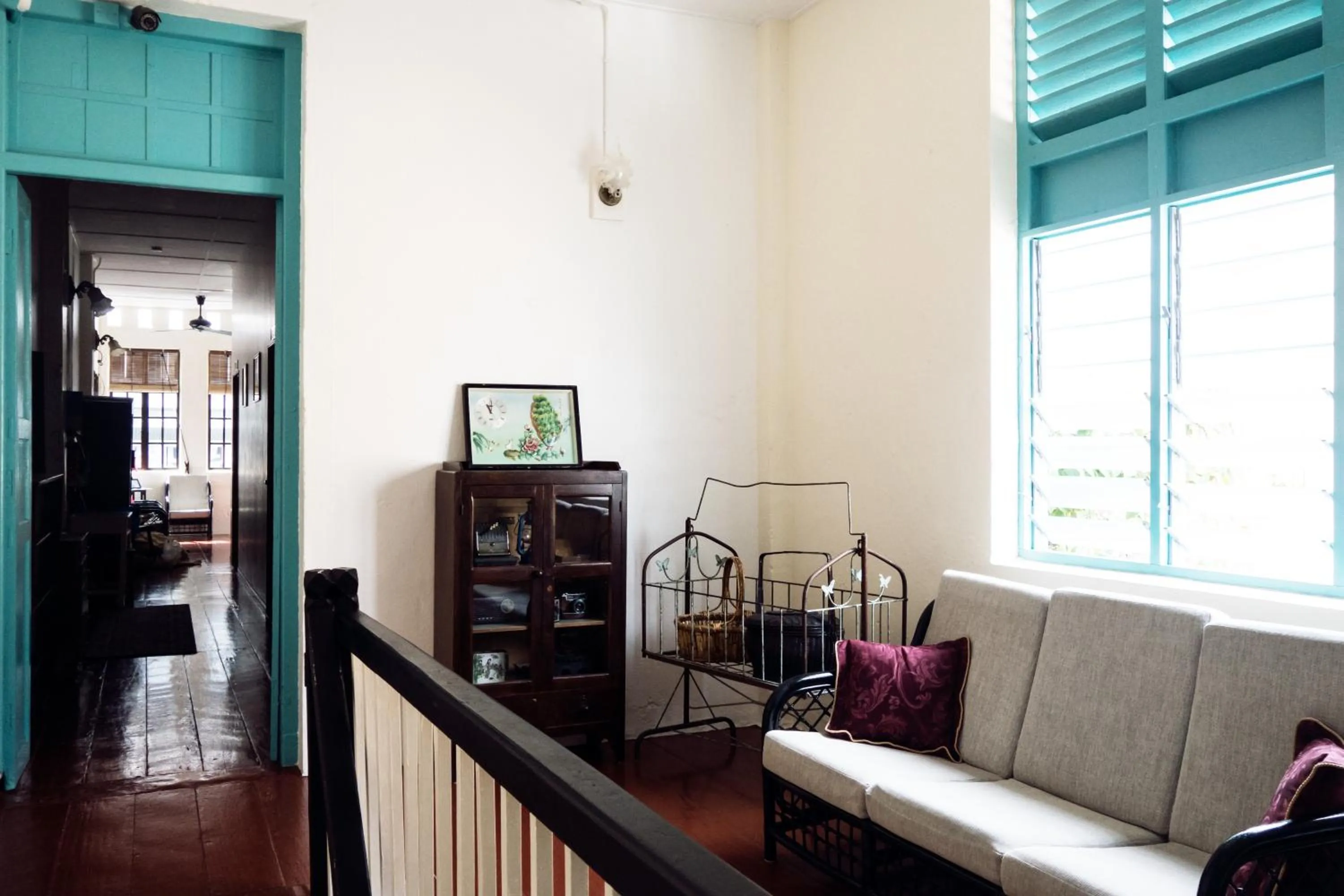 Communal lounge/ TV room in Sojourn Beds & Cafe