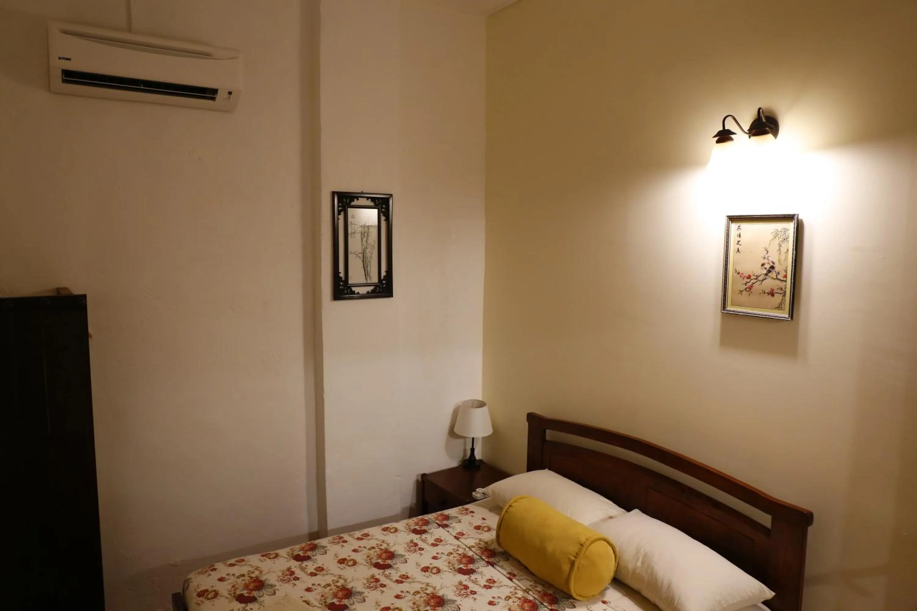 Bed in Sojourn Beds & Cafe