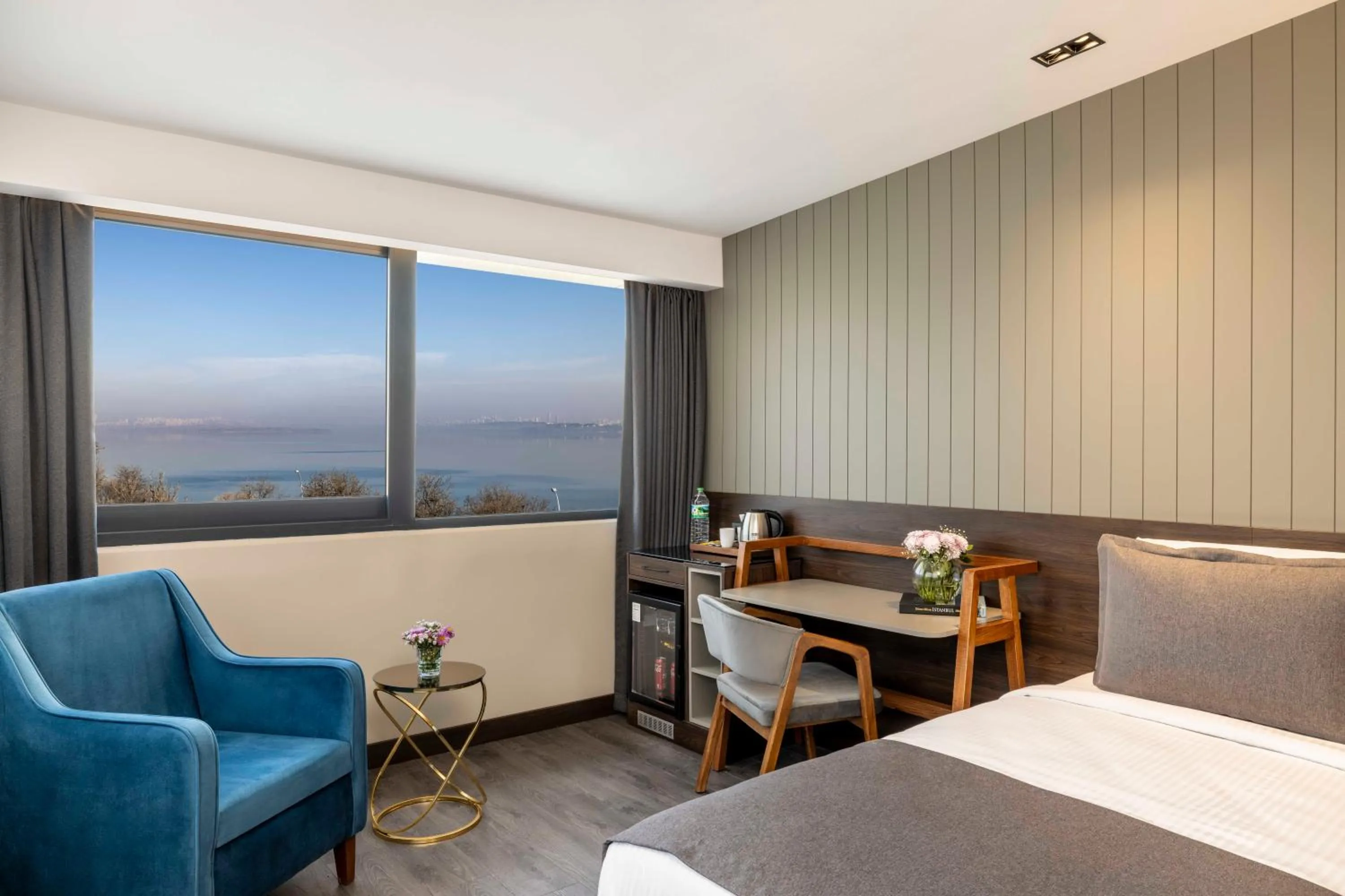 Photo of the whole room, Bed in Ezkar Bathonea Art İstanbul Hotel