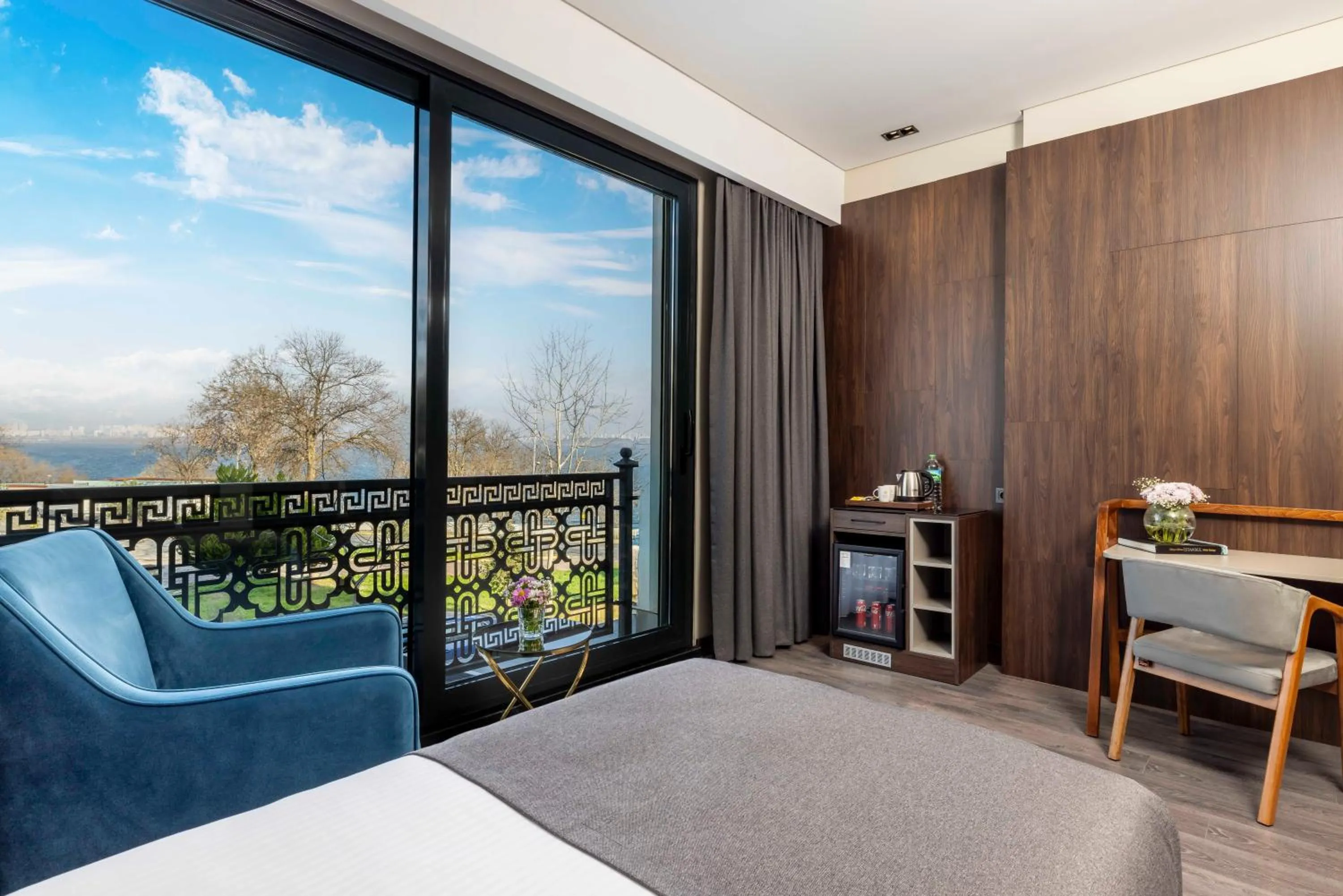 Photo of the whole room, Bed in Ezkar Bathonea Art İstanbul Hotel