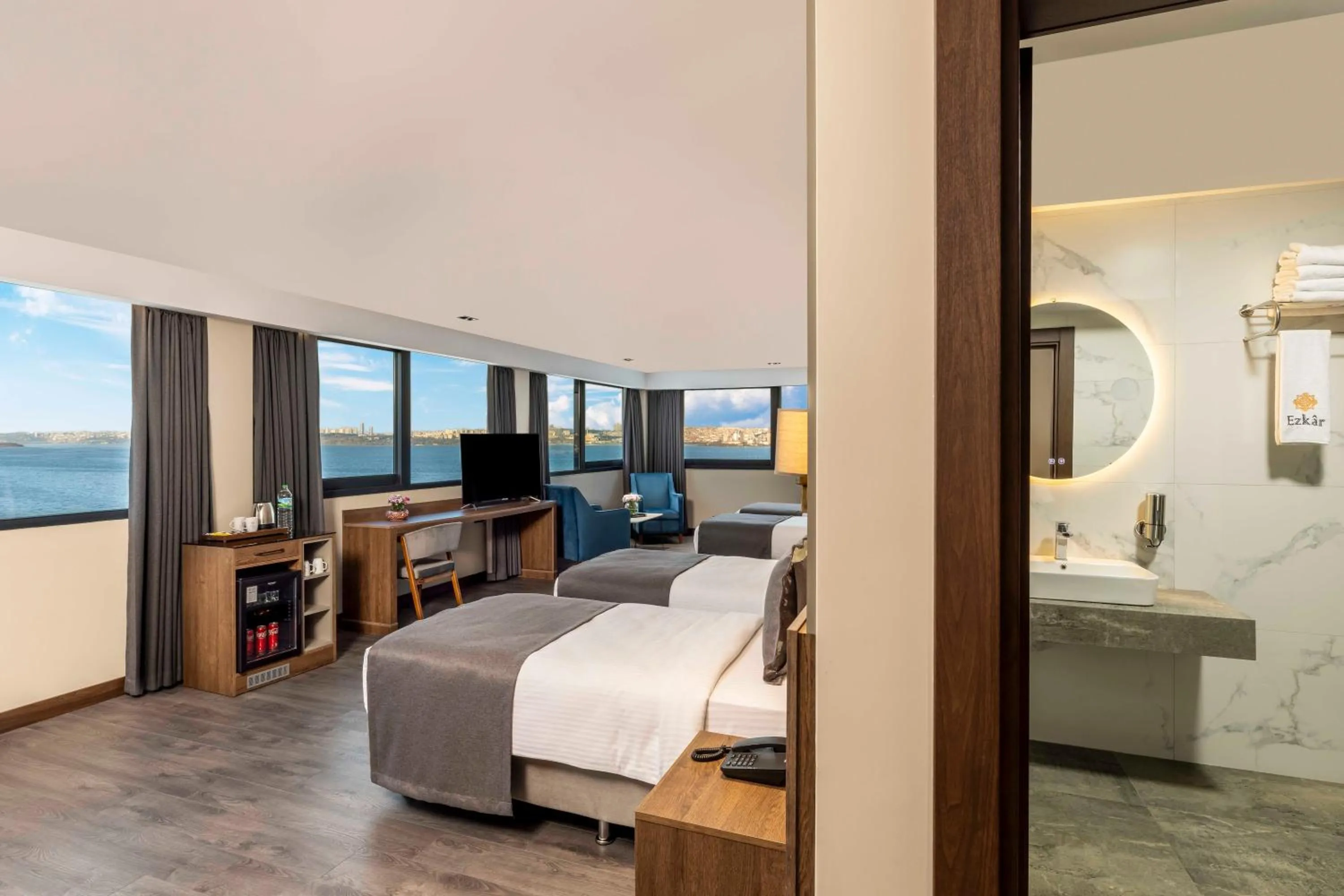 Photo of the whole room, Bed in Ezkar Bathonea Art İstanbul Hotel