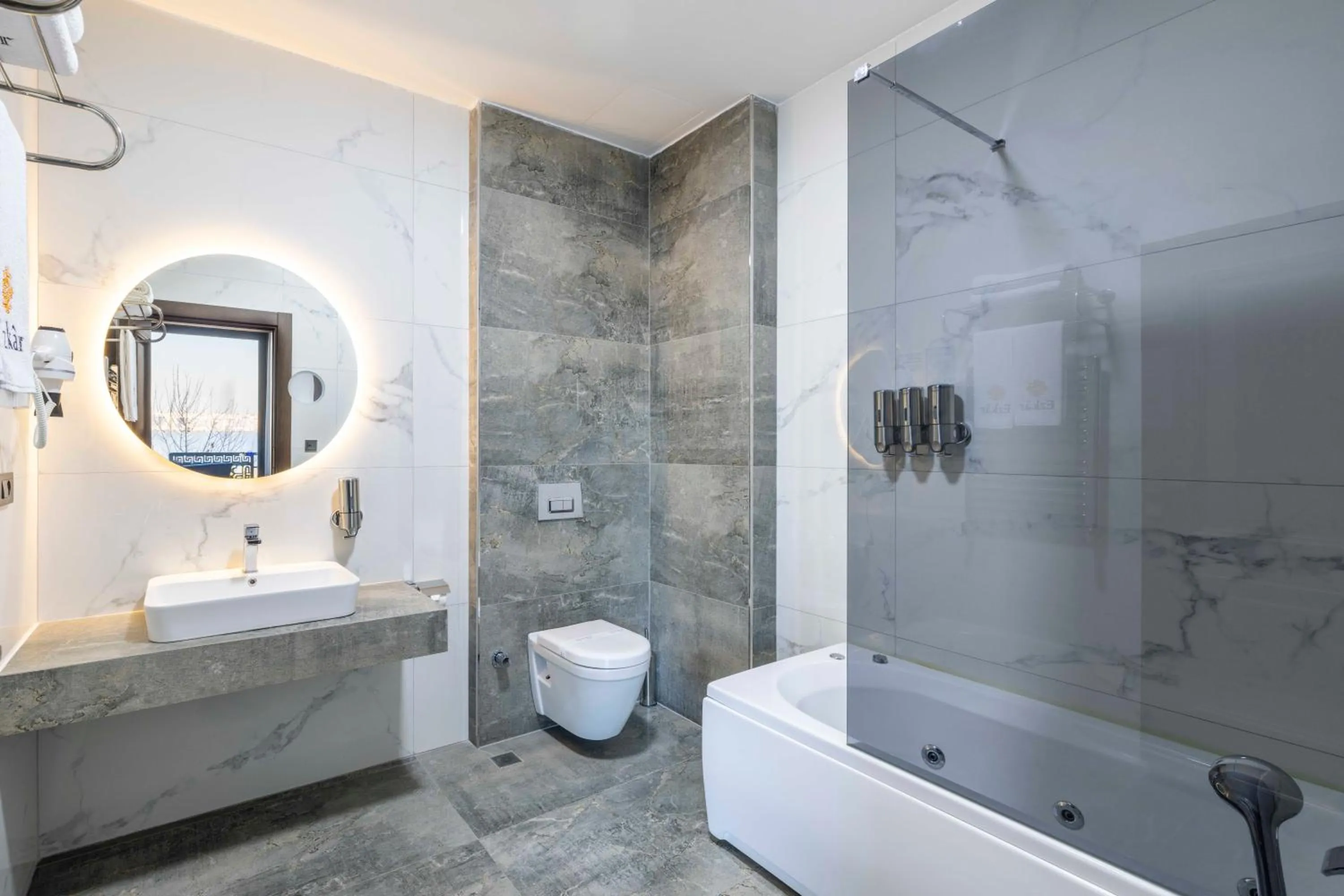 Bathroom in Ezkar Bathonea Art İstanbul Hotel
