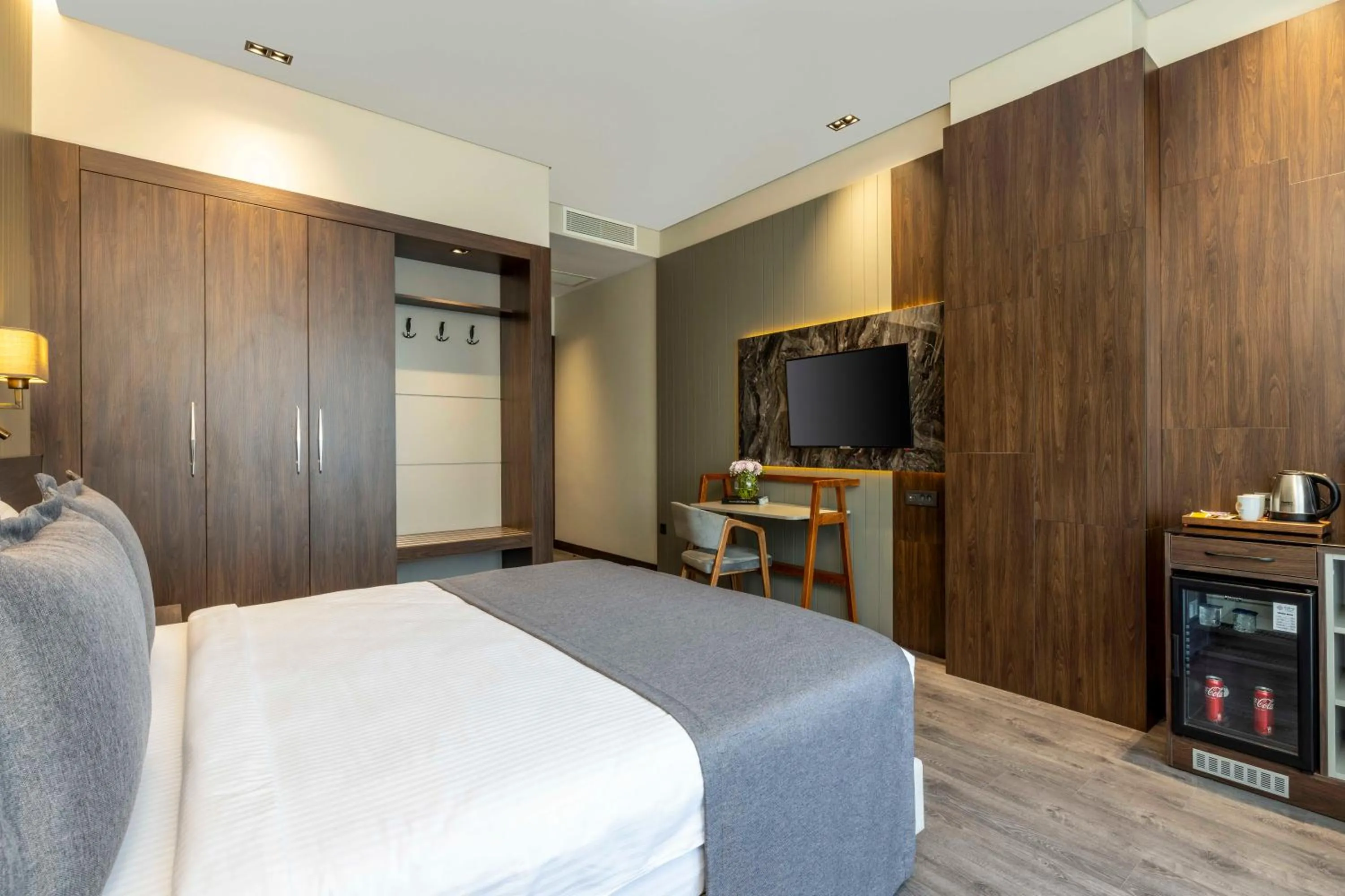 Photo of the whole room, Bed in Ezkar Bathonea Art İstanbul Hotel