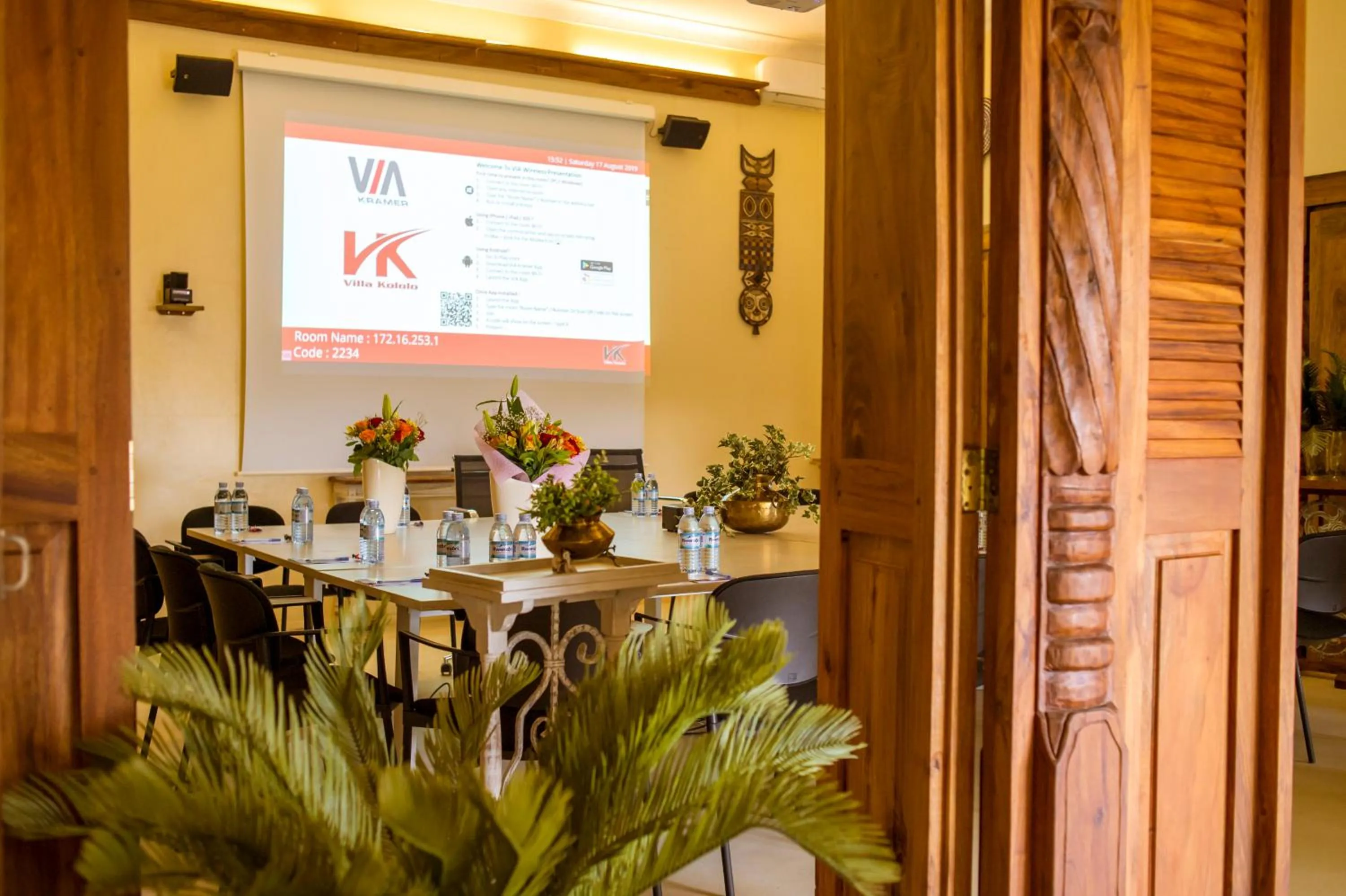 Business facilities in Villa Kololo