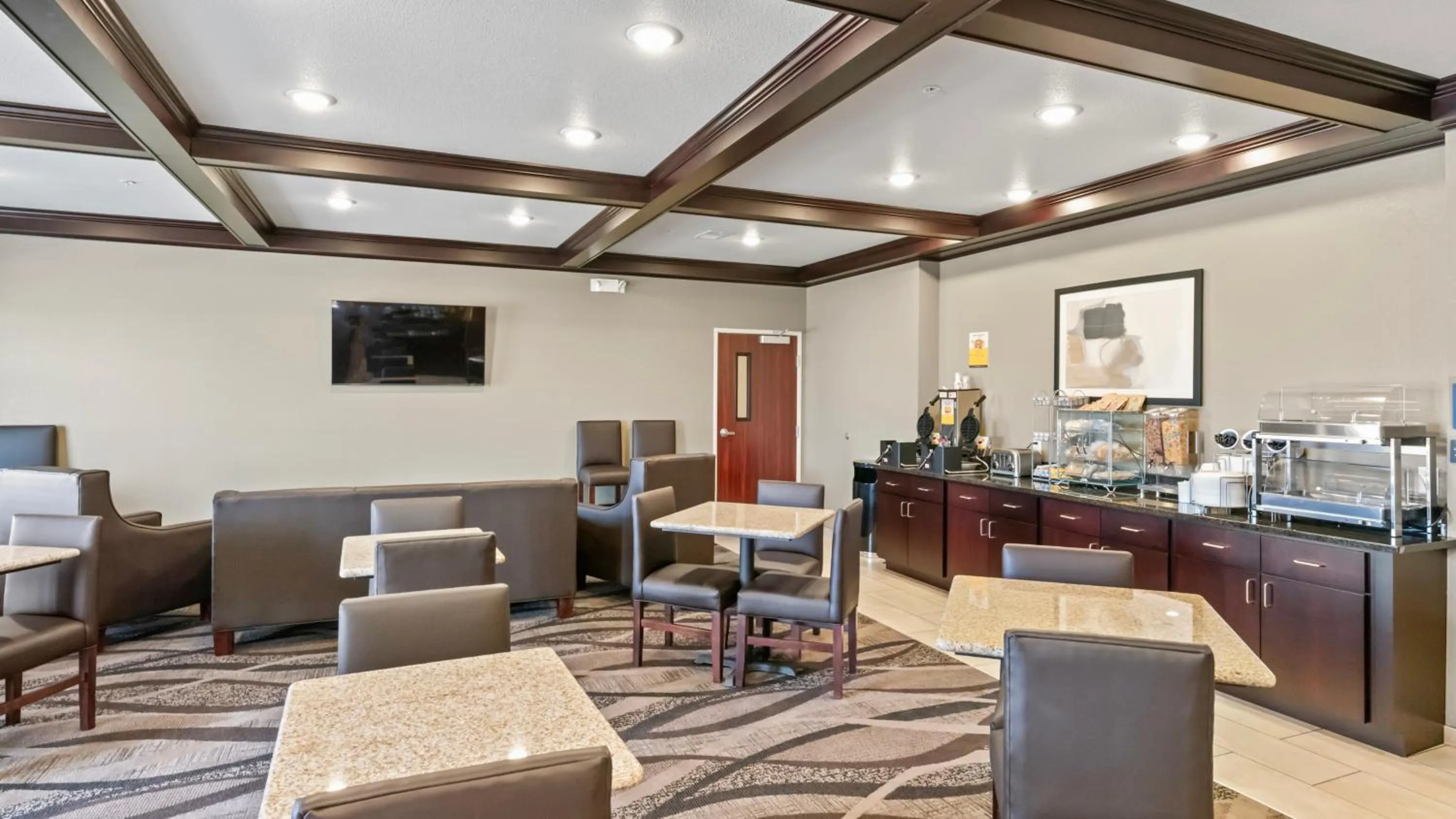 Breakfast in Cobblestone Inn & Suites - Julesburg