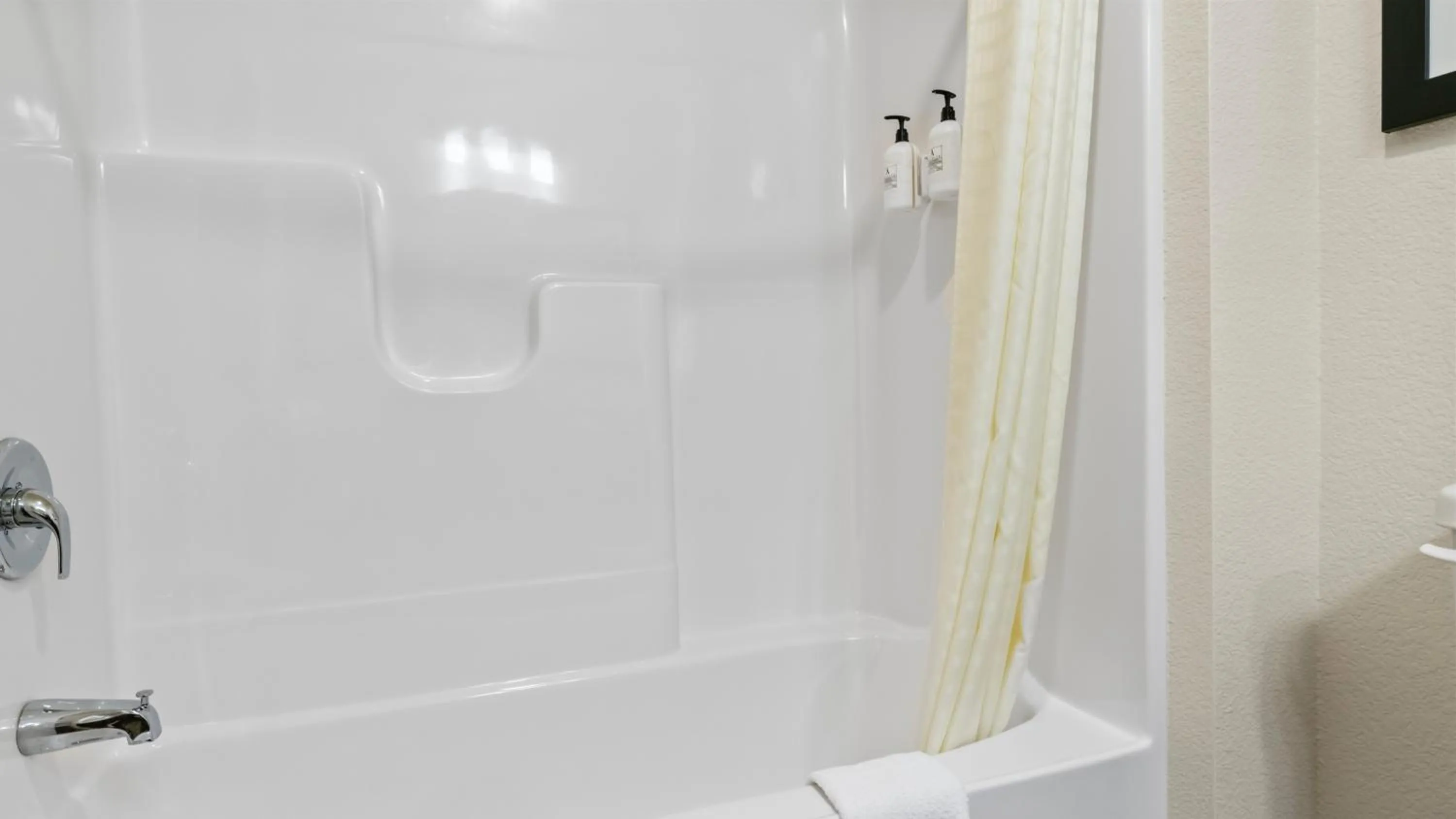 Bathroom in Cobblestone Inn & Suites - Julesburg