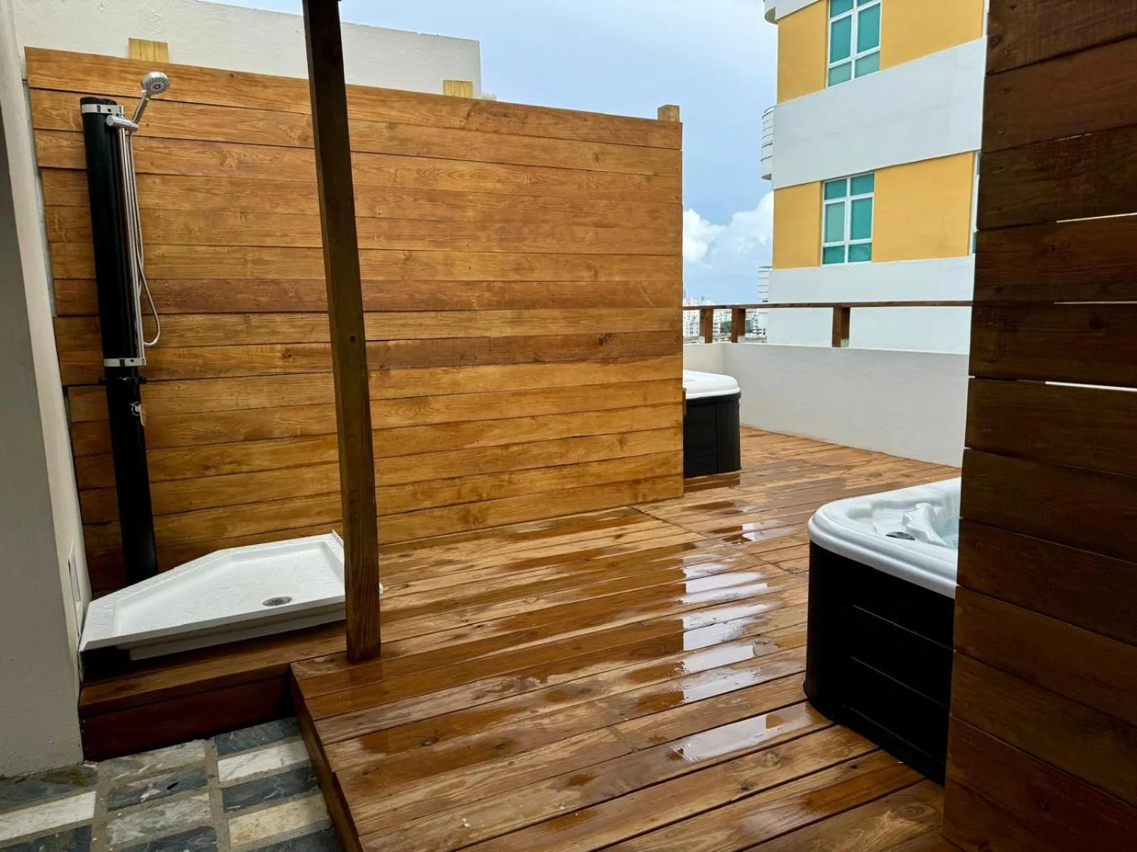 Patio, Bed in Metro Art Hotel