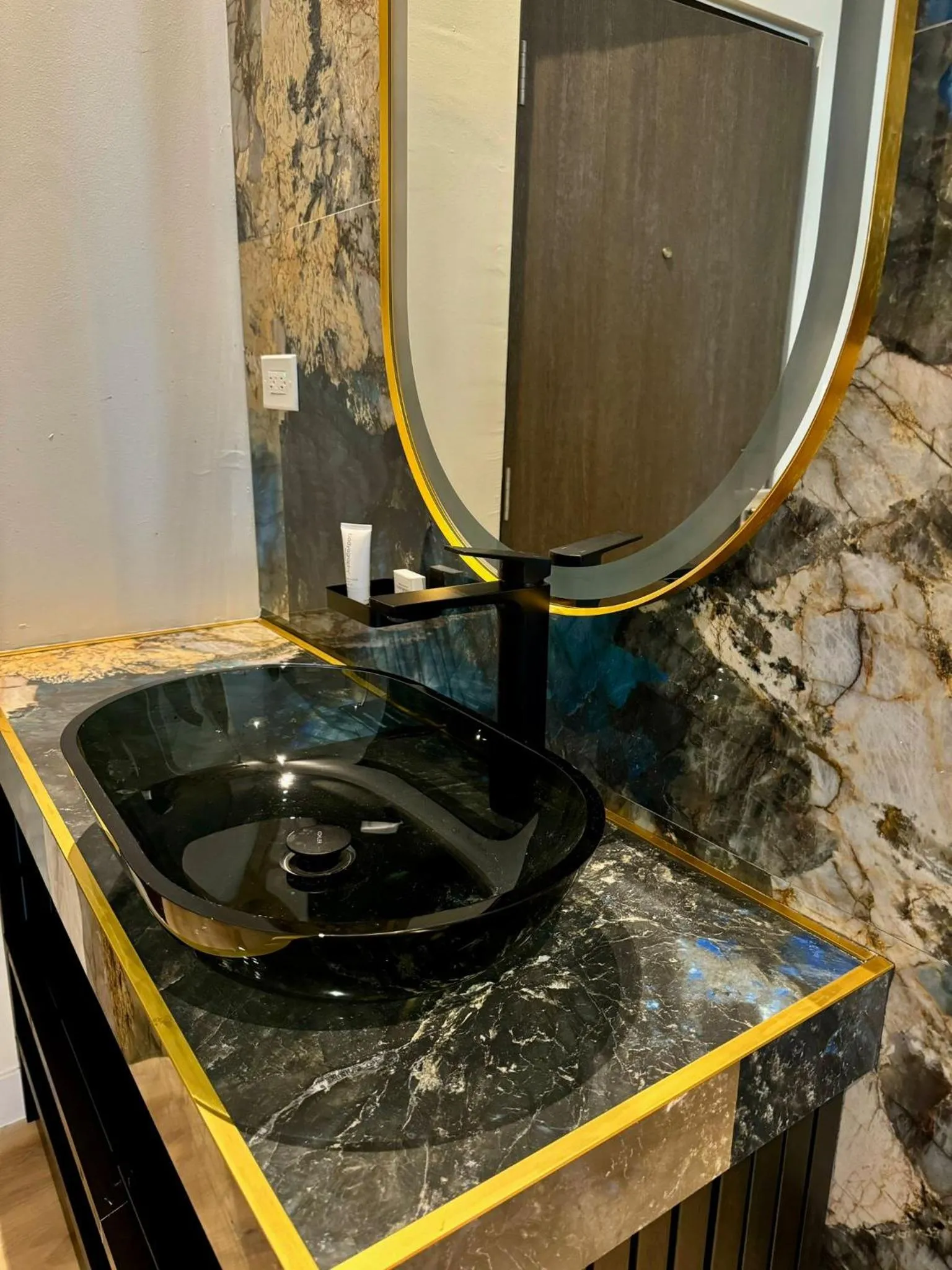 Bathroom in Metro Art Hotel