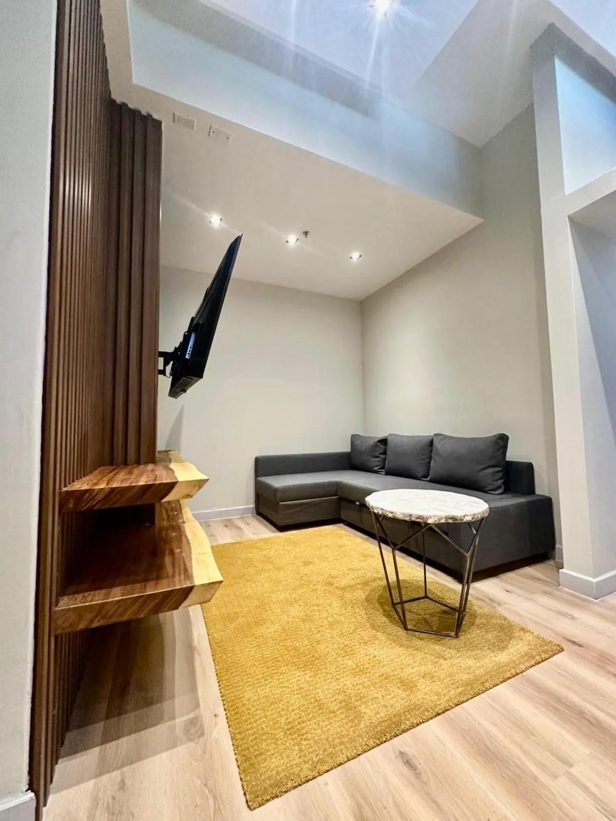 TV and multimedia in Metro Art Hotel