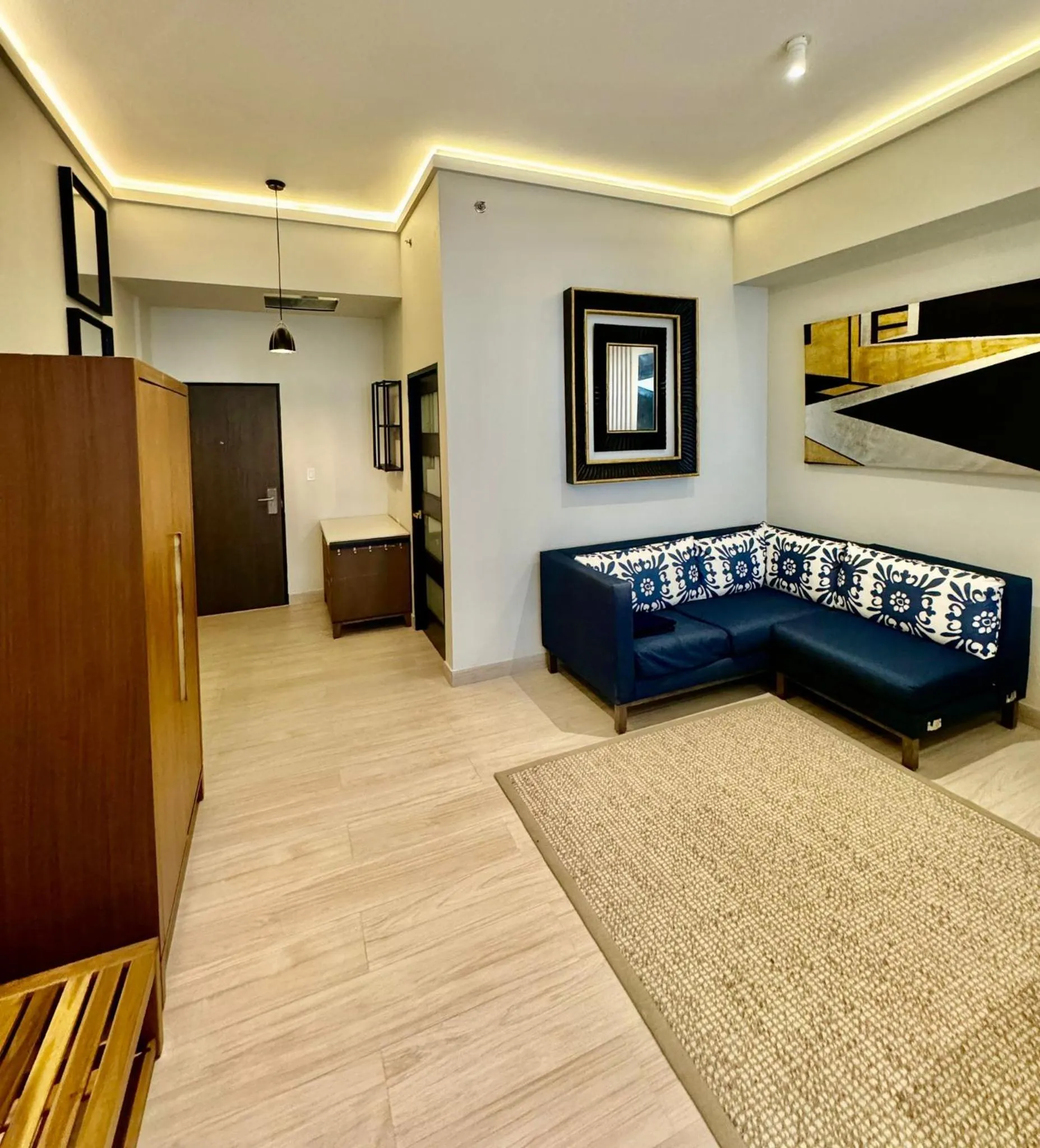 Living room, Bed in Metro Art Hotel