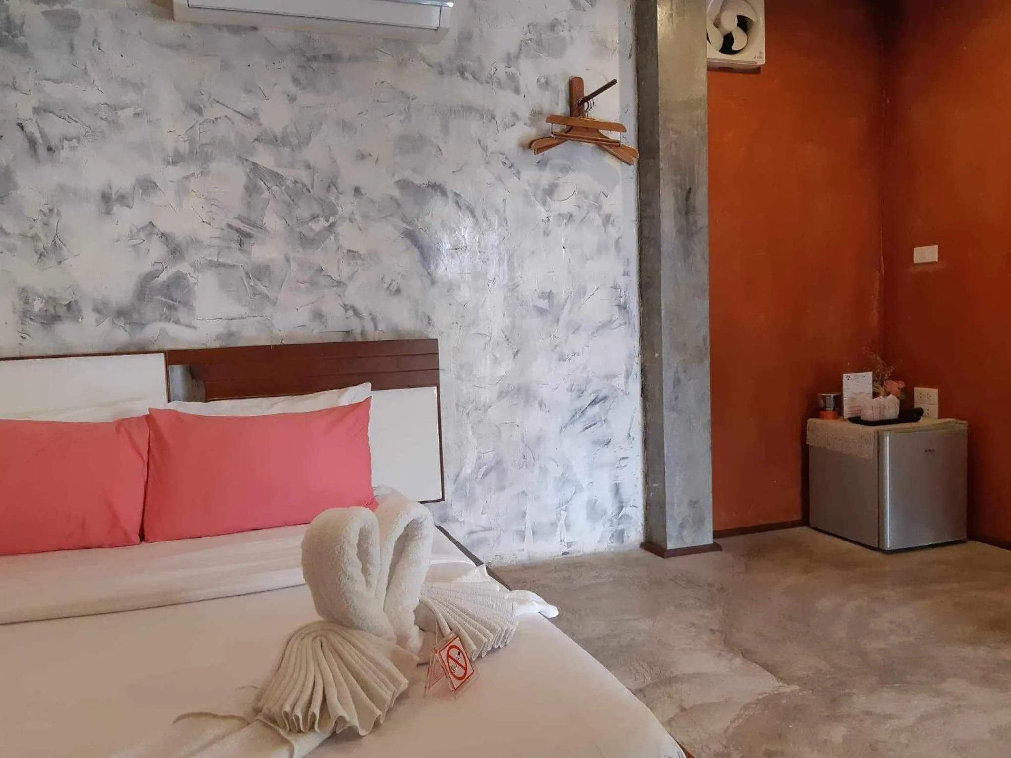 Bed in BaanChompooAmphawa