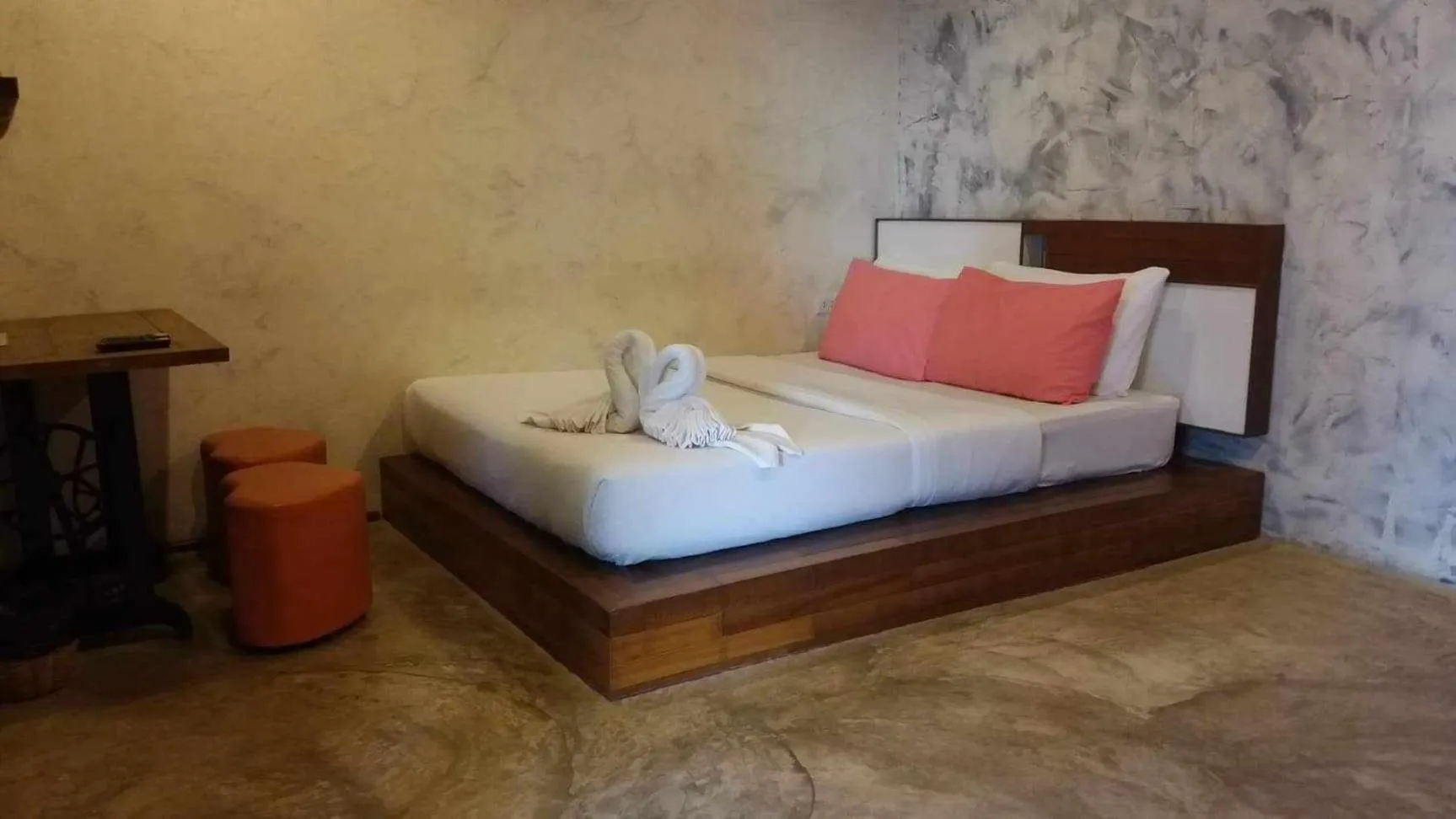 Bed in BaanChompooAmphawa