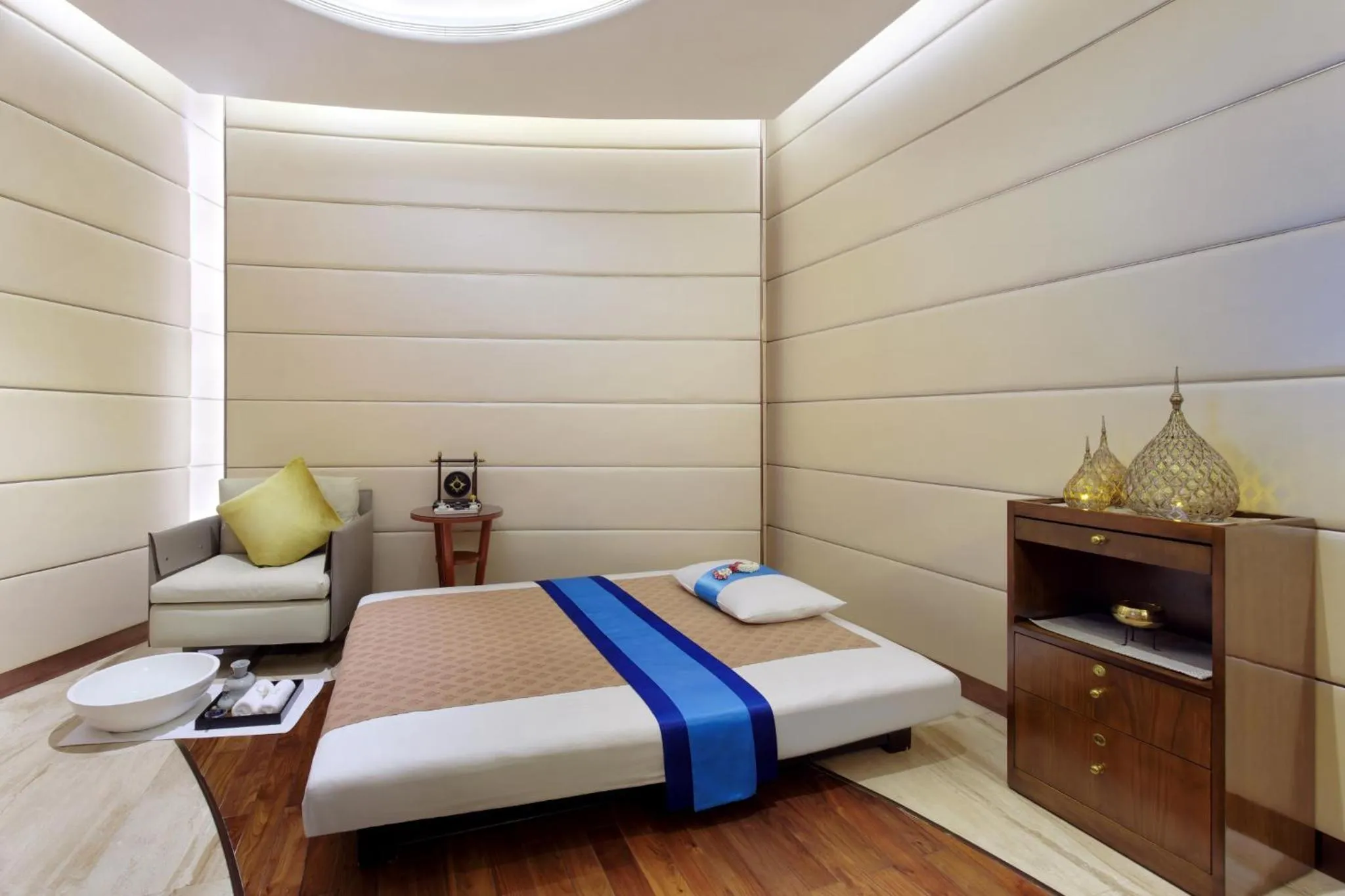 Spa and wellness centre/facilities, Bed in The Reverie Saigon