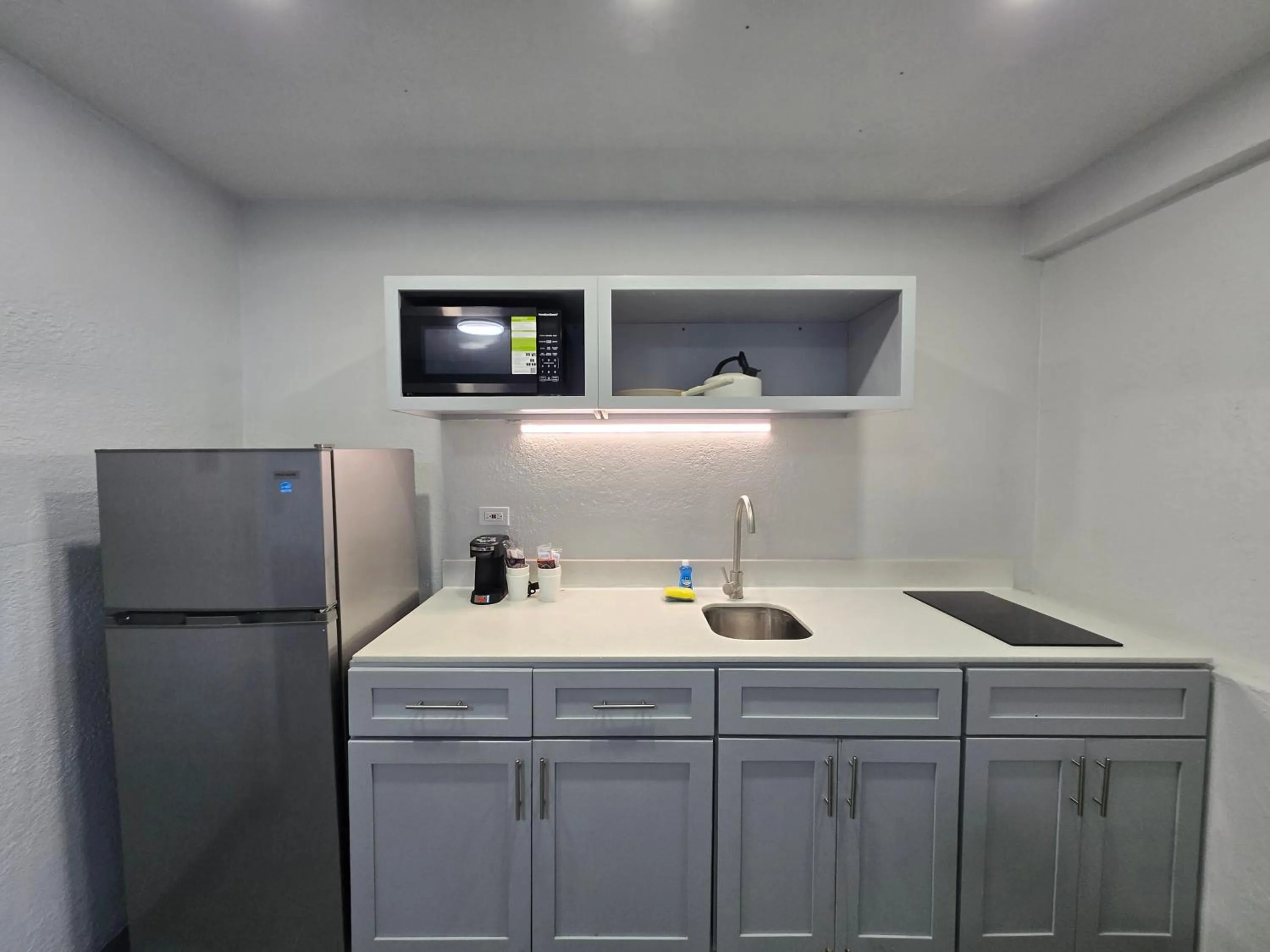 Kitchen or kitchenette in Ocean Holiday Motel