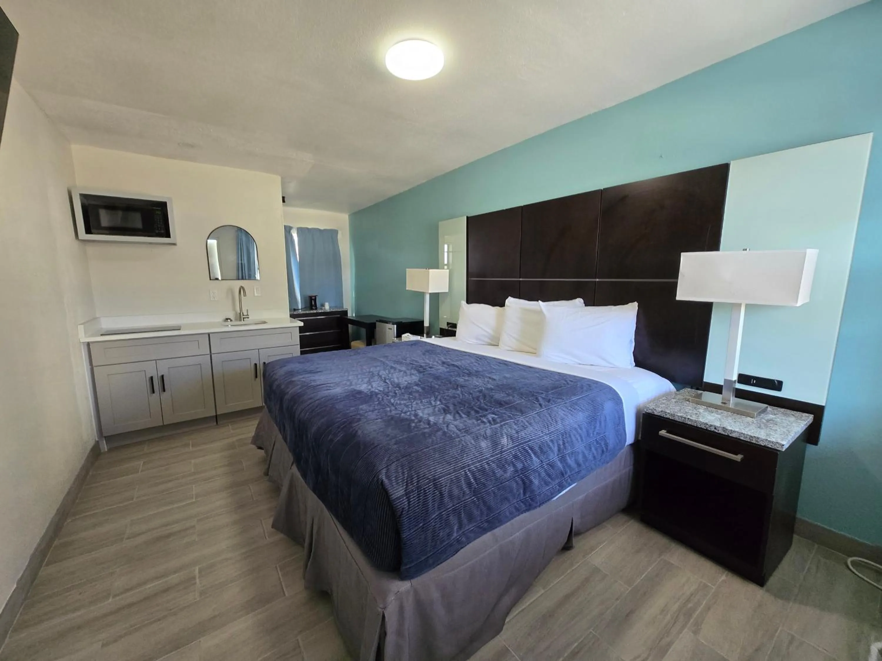 Bed in Ocean Holiday Motel