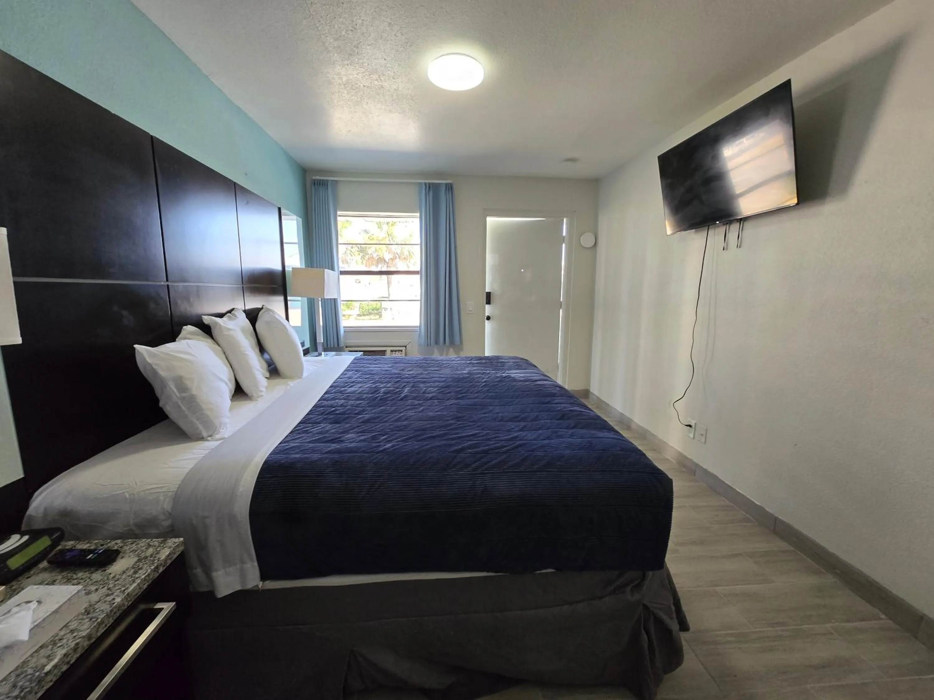 Bed in Ocean Holiday Motel