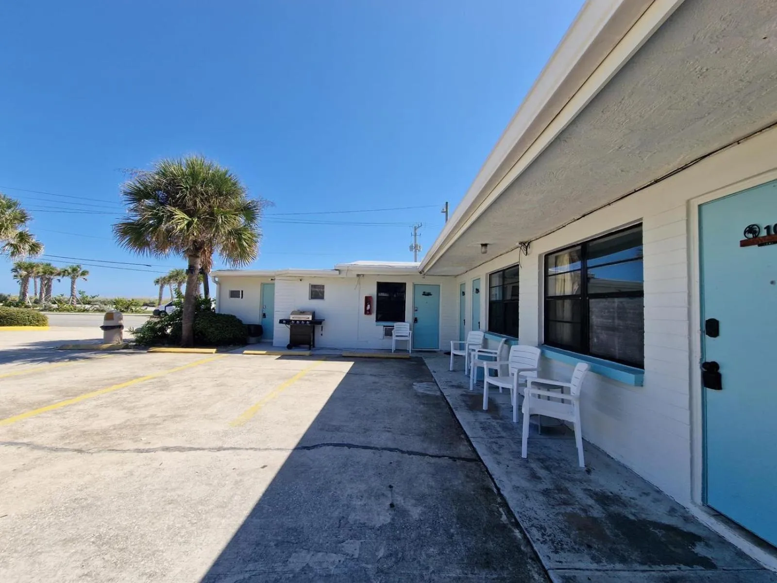 Property building in Ocean Holiday Motel
